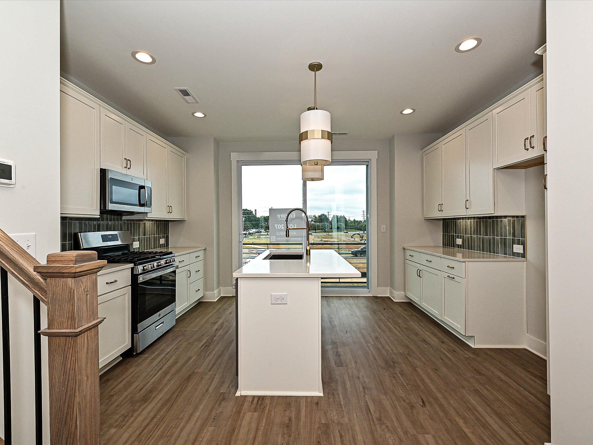 car-eqx0207-080125-08-kitchen-1