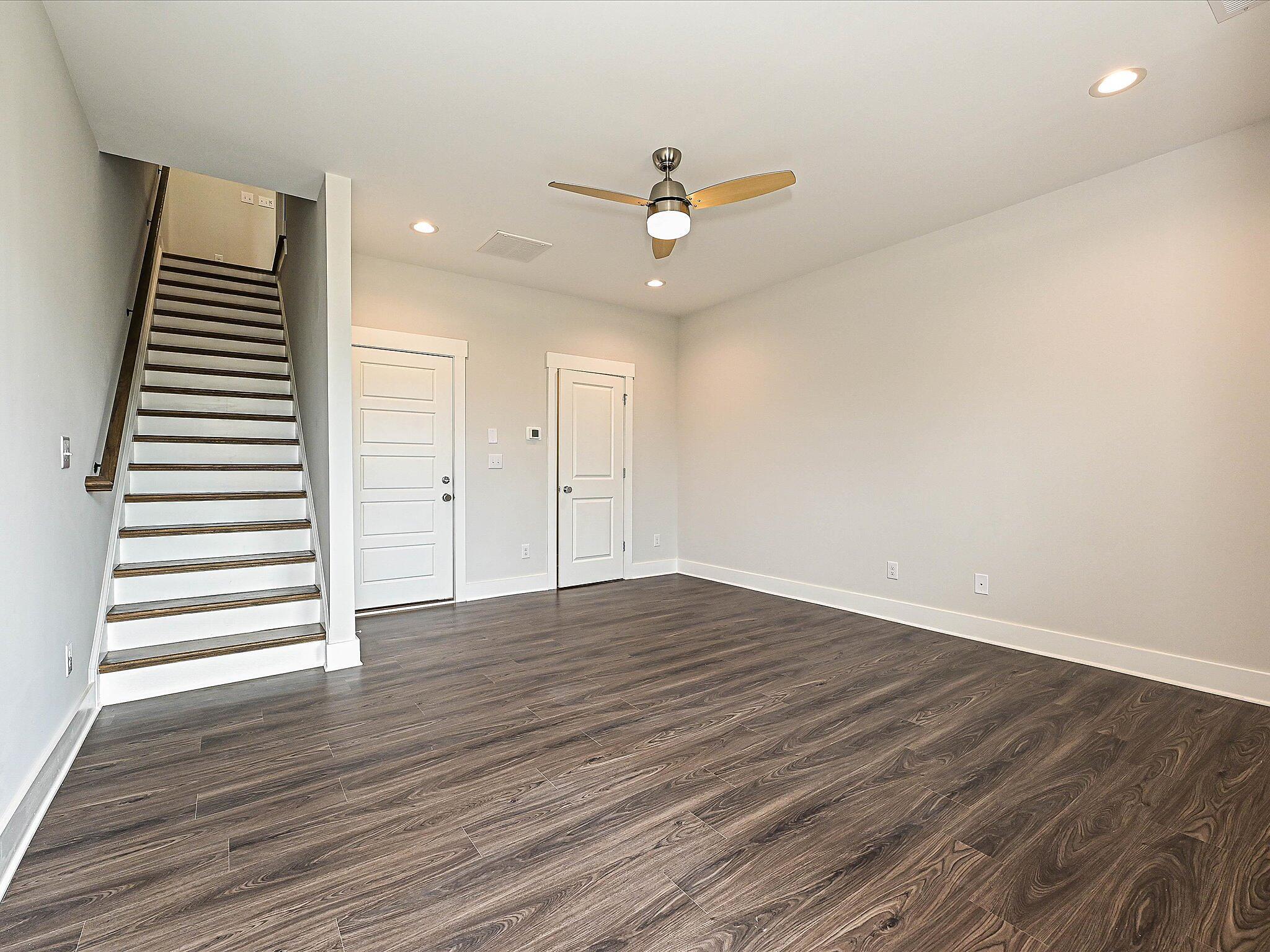 car-eqx0208-080125-03-entrance-flex-rm-1