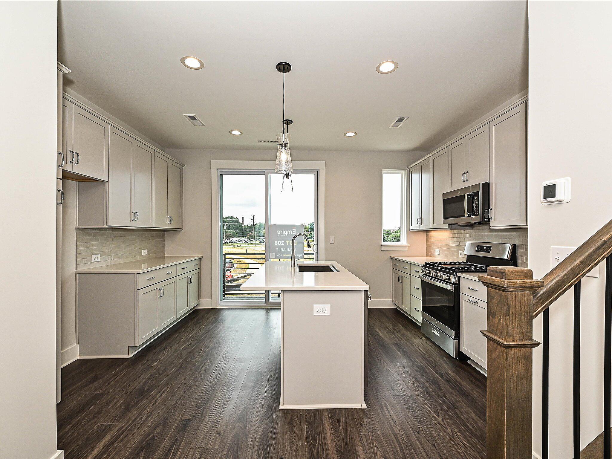 car-eqx0208-080125-10-kitchen-1