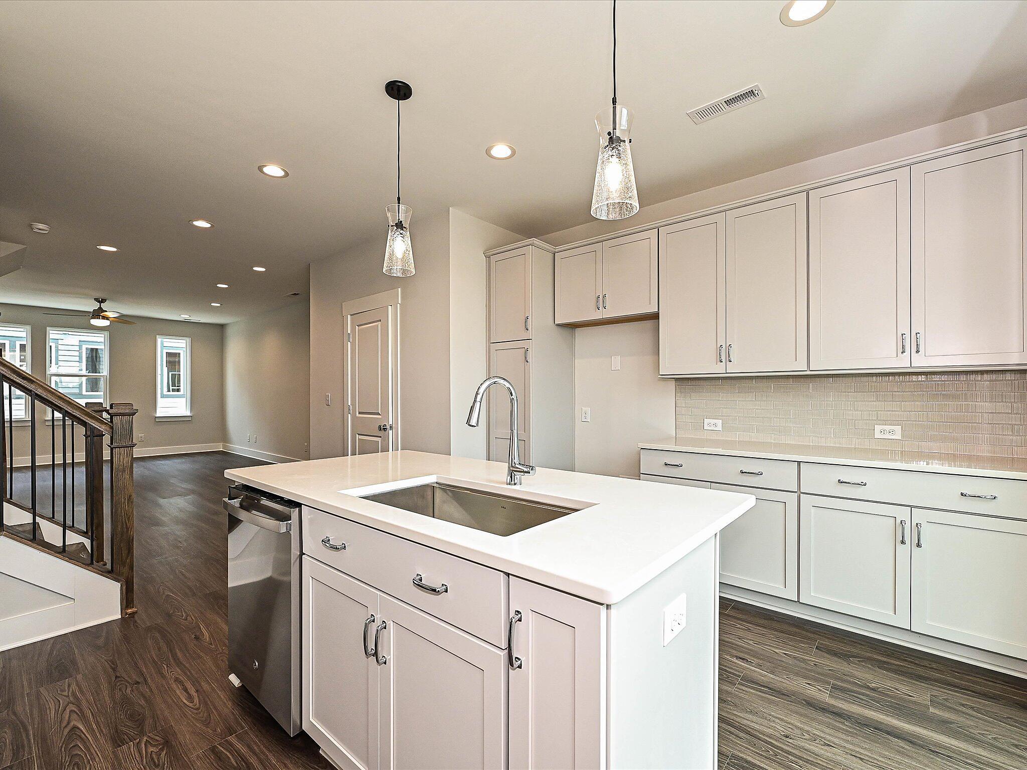 car-eqx0208-080125-14-kitchen-1