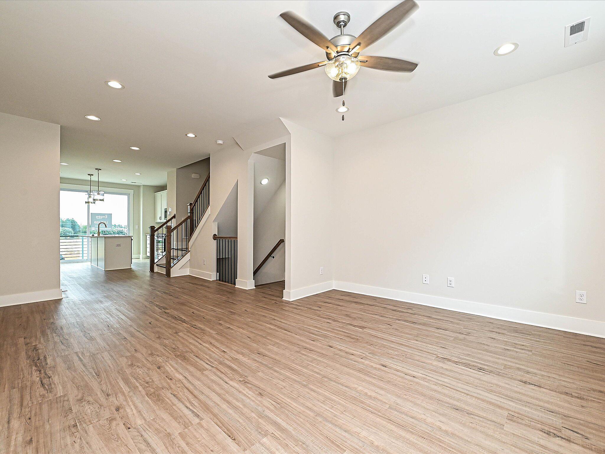 car-eqx0209-080125-04-living-dining-1