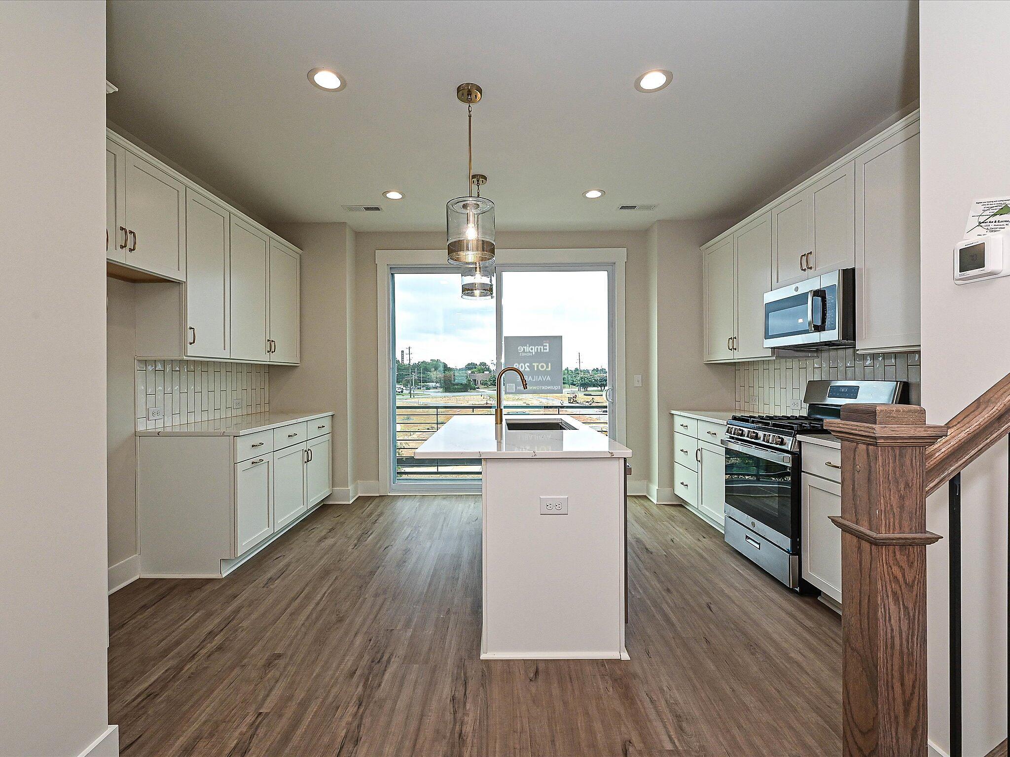 car-eqx0209-080125-06-kitchen-1