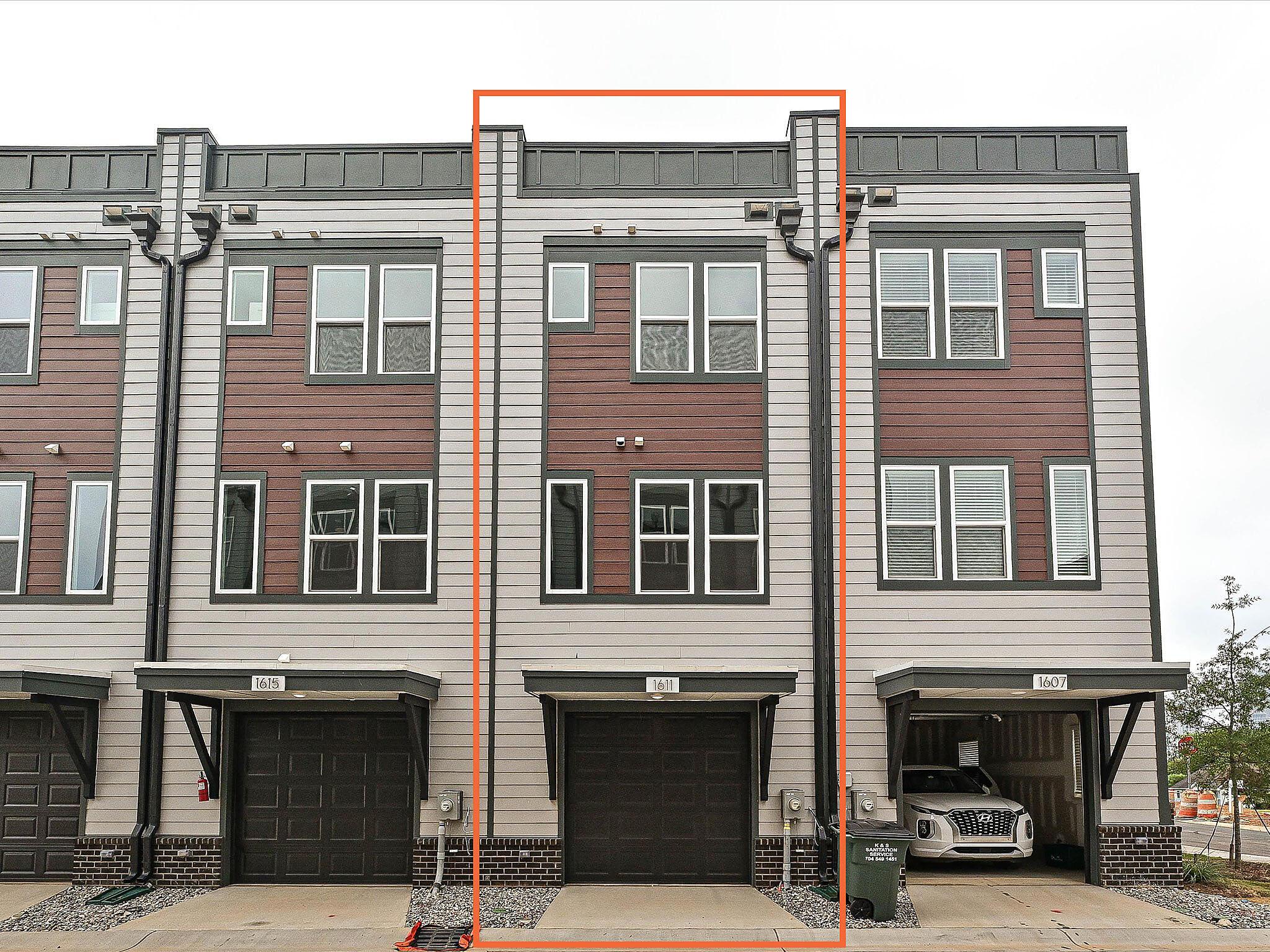 car-eqx0209-080125-30-back-_-garage-w-box-1