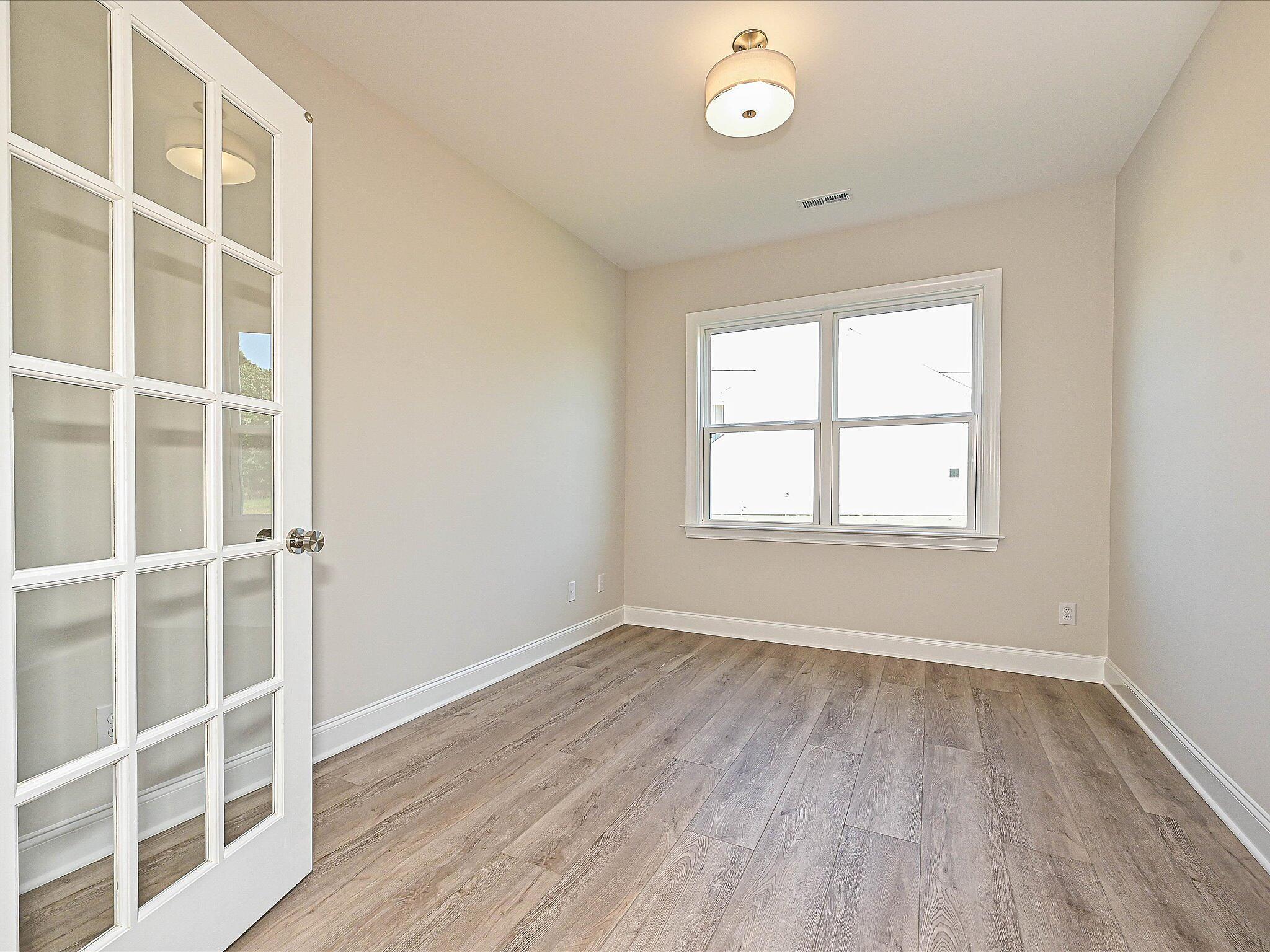 car-haf0033-062725-04-office-1