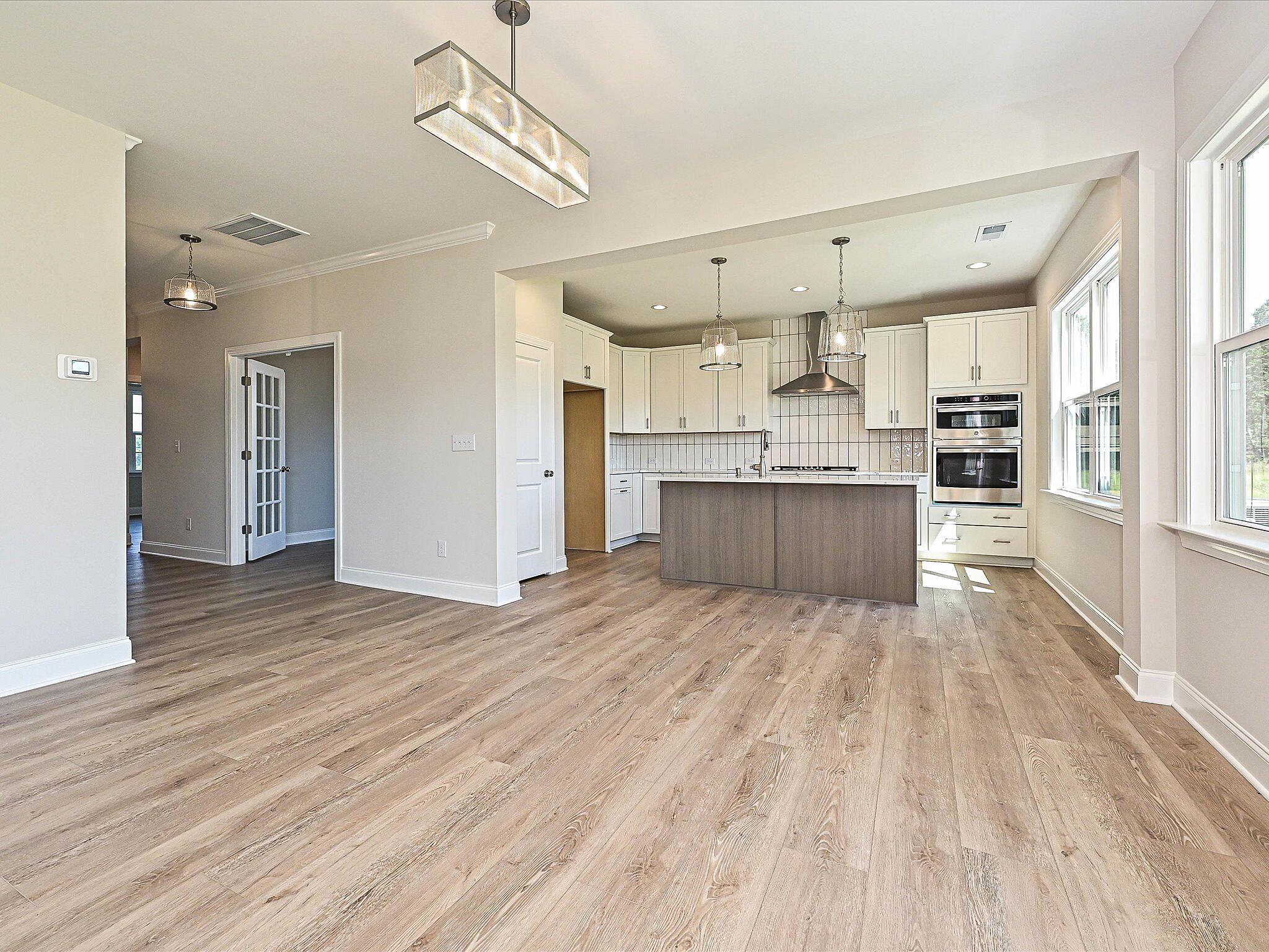 car-haf0033-062725-07-dining-area-1