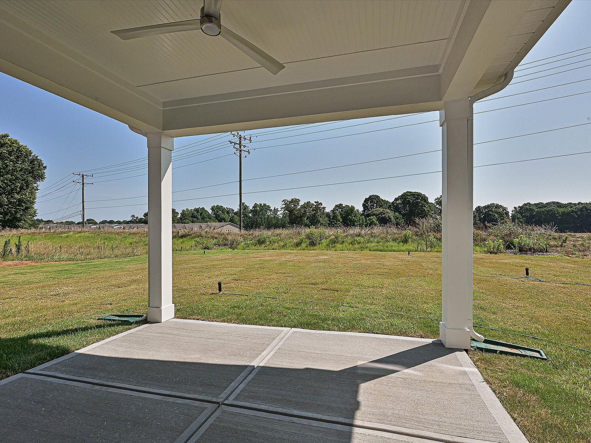 car-haf0033-062725-32-patio-1