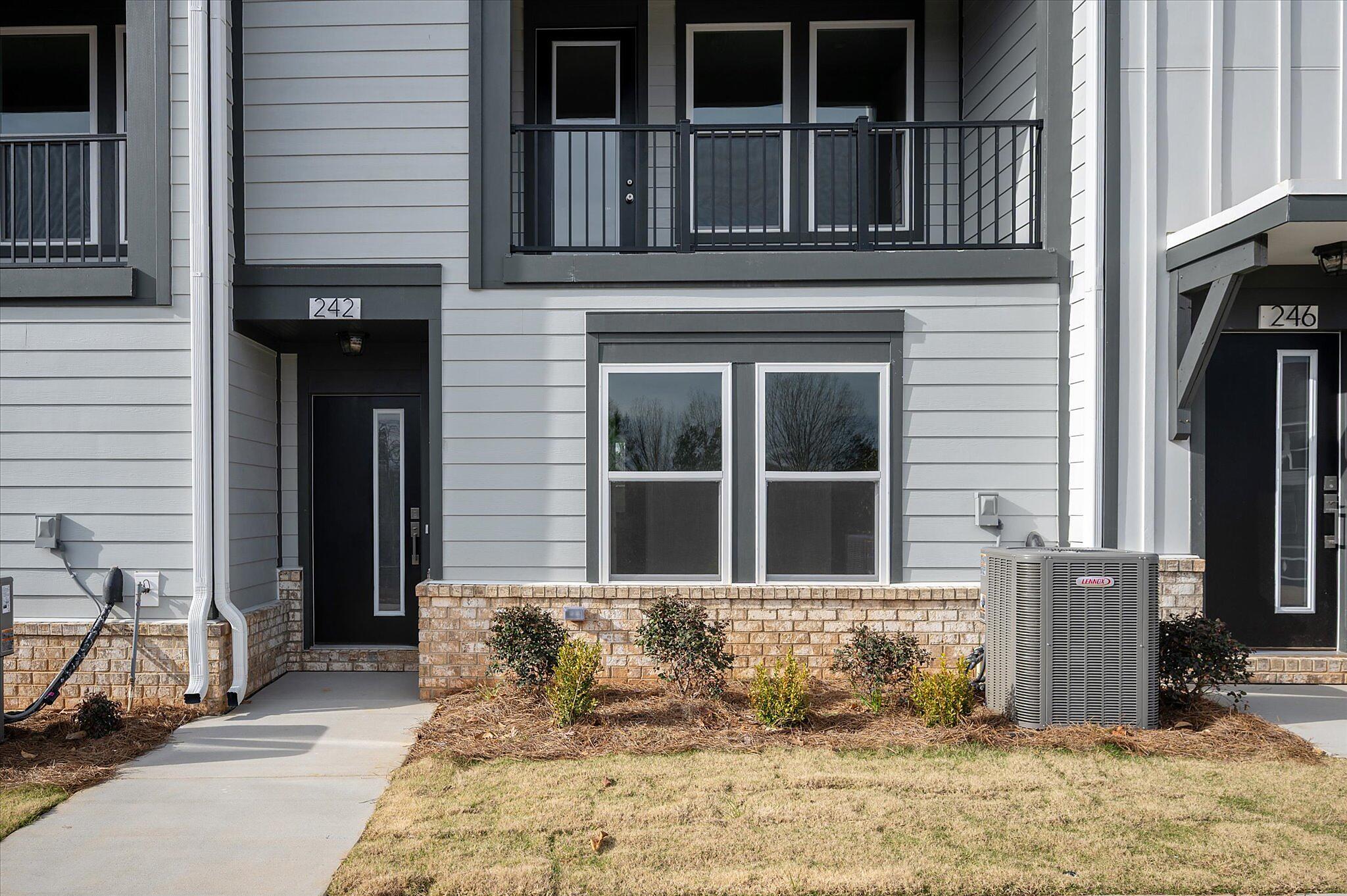 car_brx0073_012026-vt-08-front-door-entry