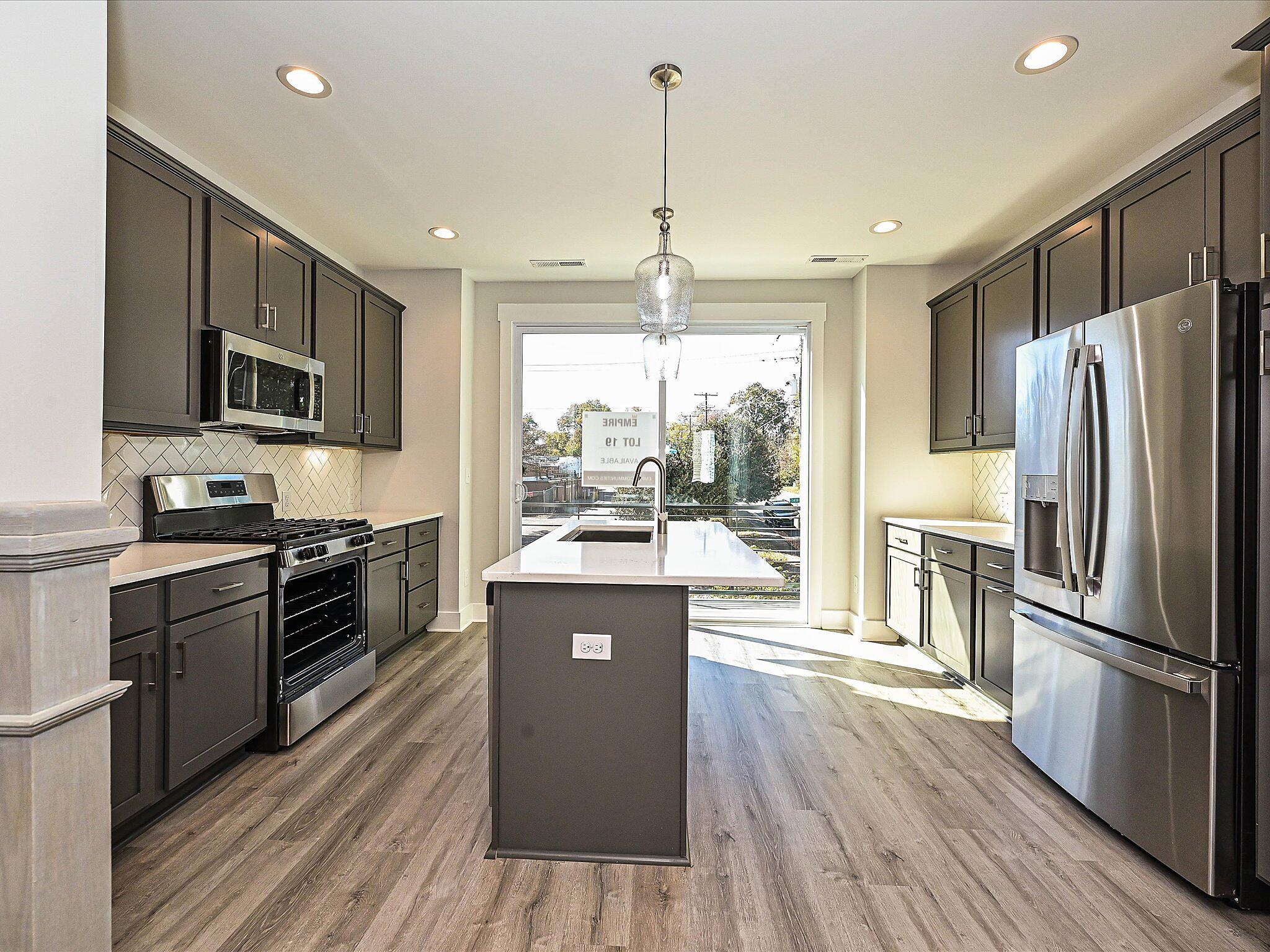 car_csw0419-111325-vt-05-kitchen-1