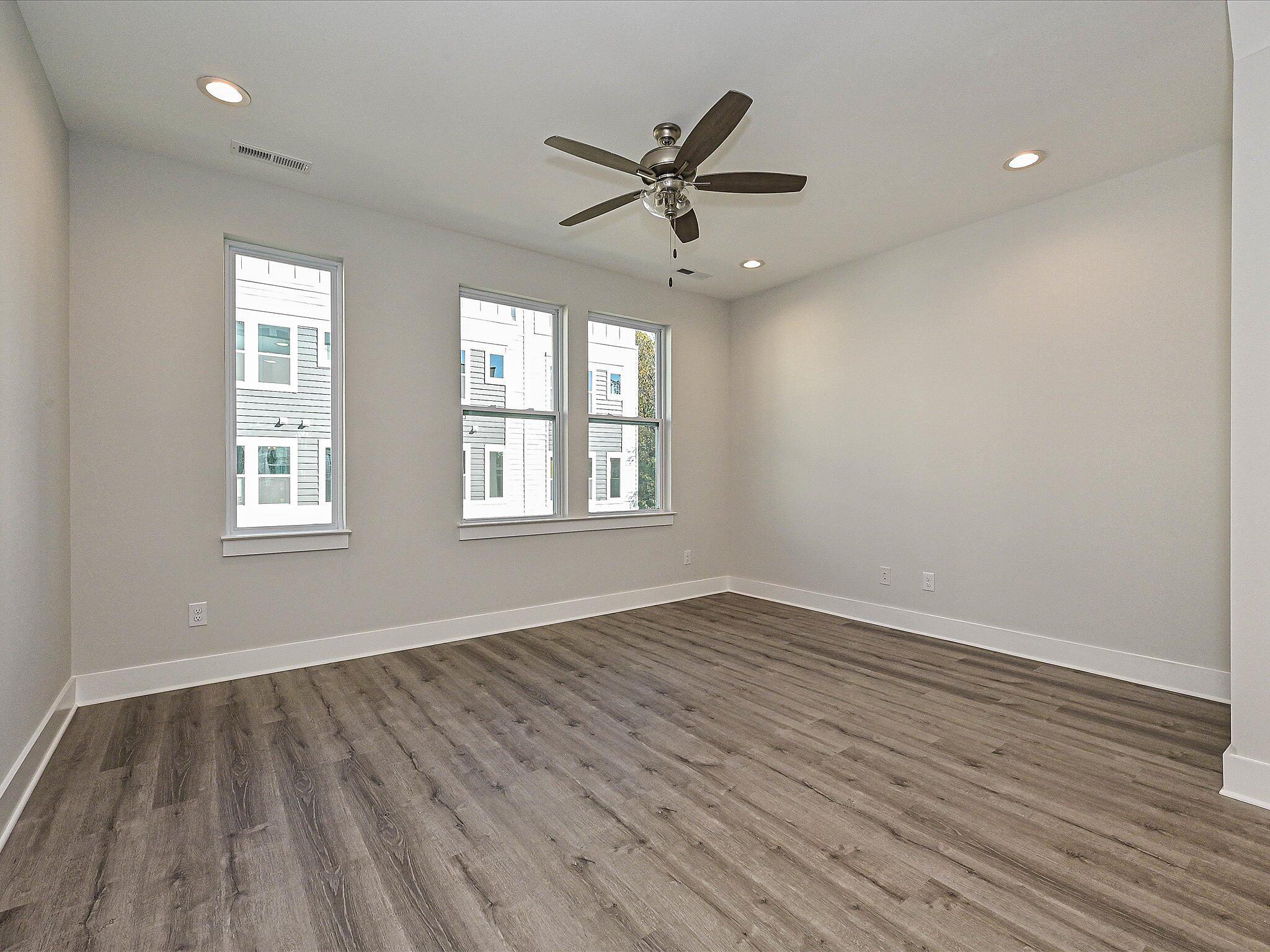 car_csw0419-111325-vt-15-living-room-1