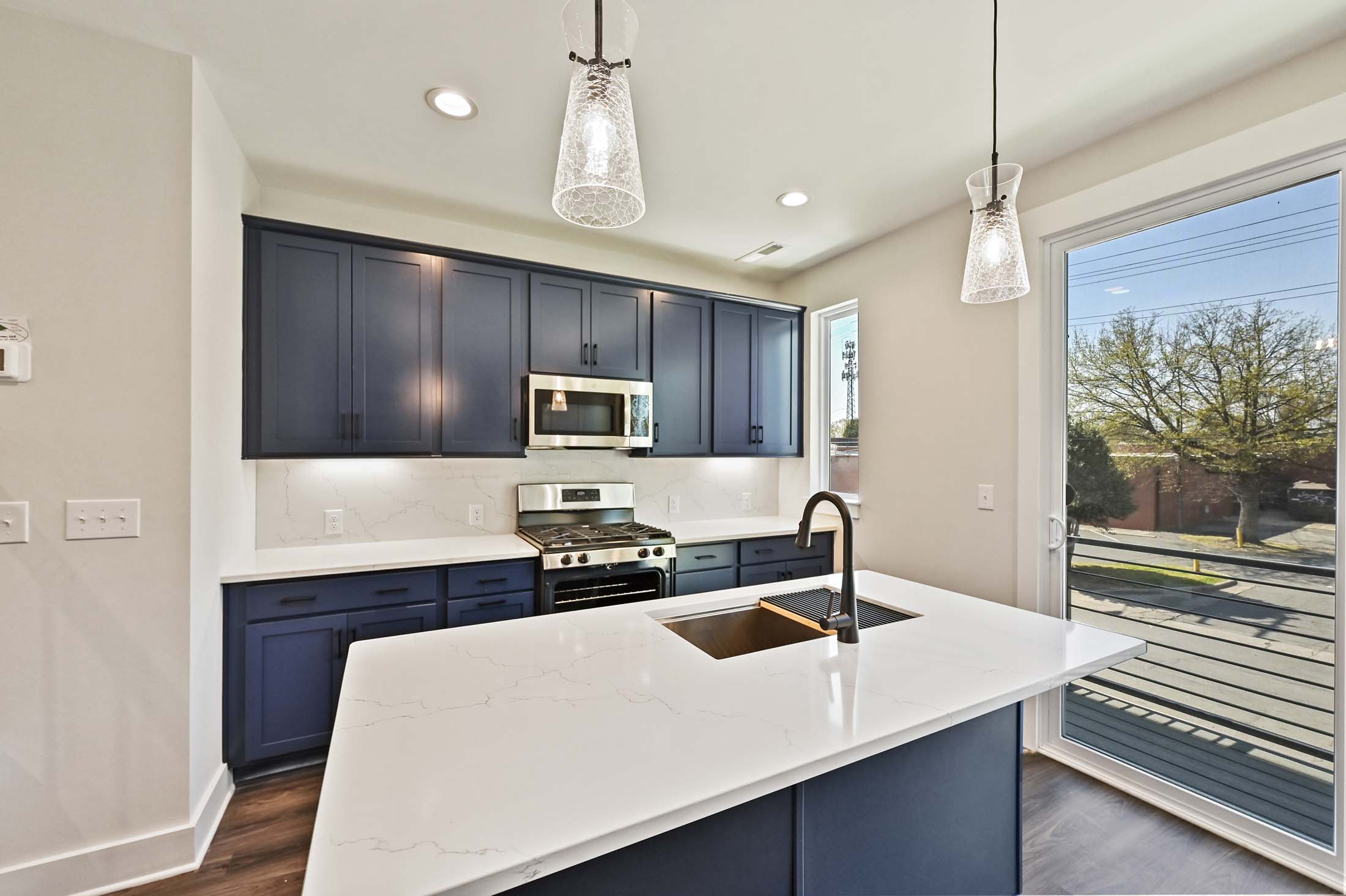 car_csw0420_032725_07-kitchen-1