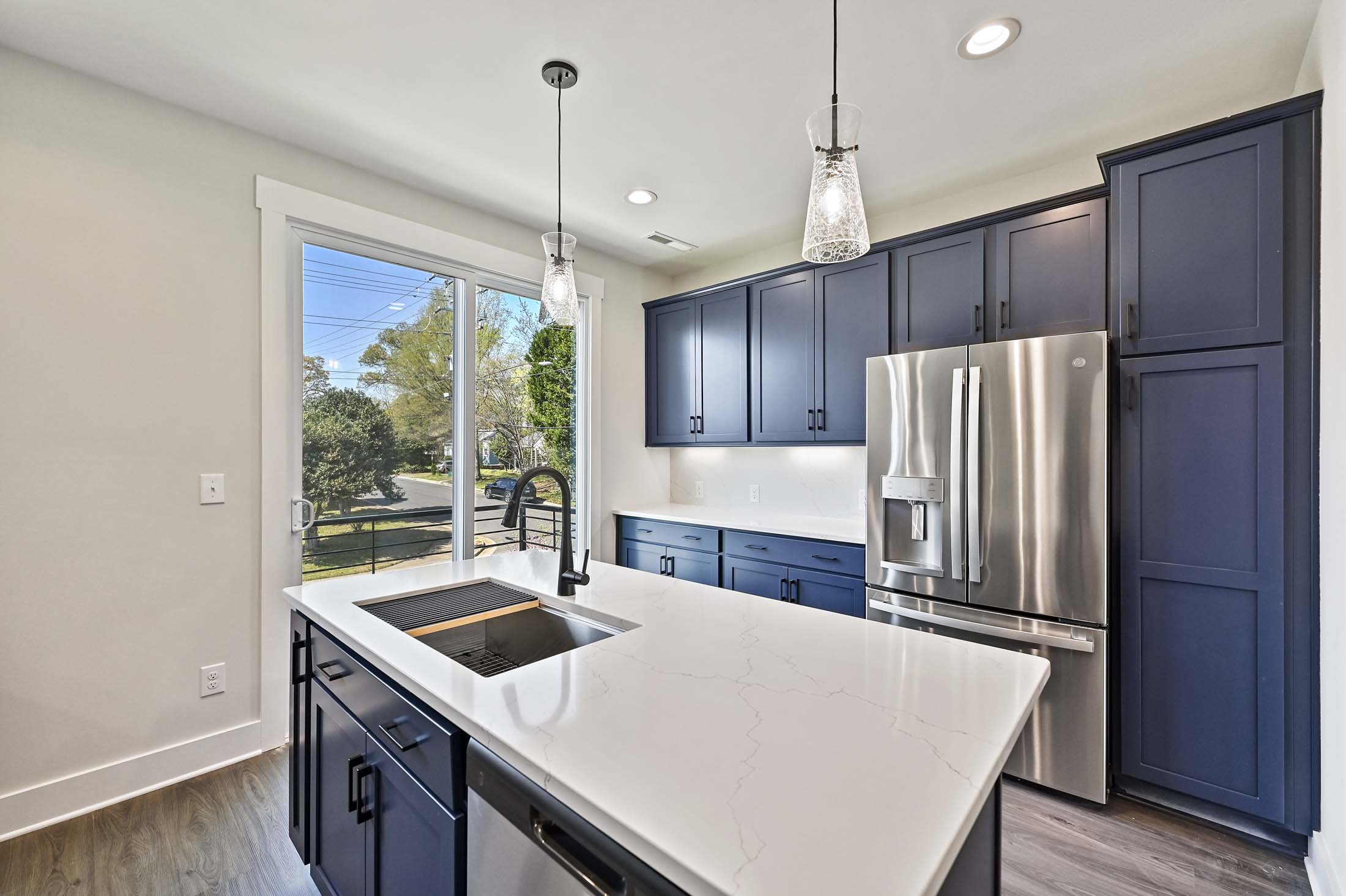 car_csw0420_032725_08-kitchen-1