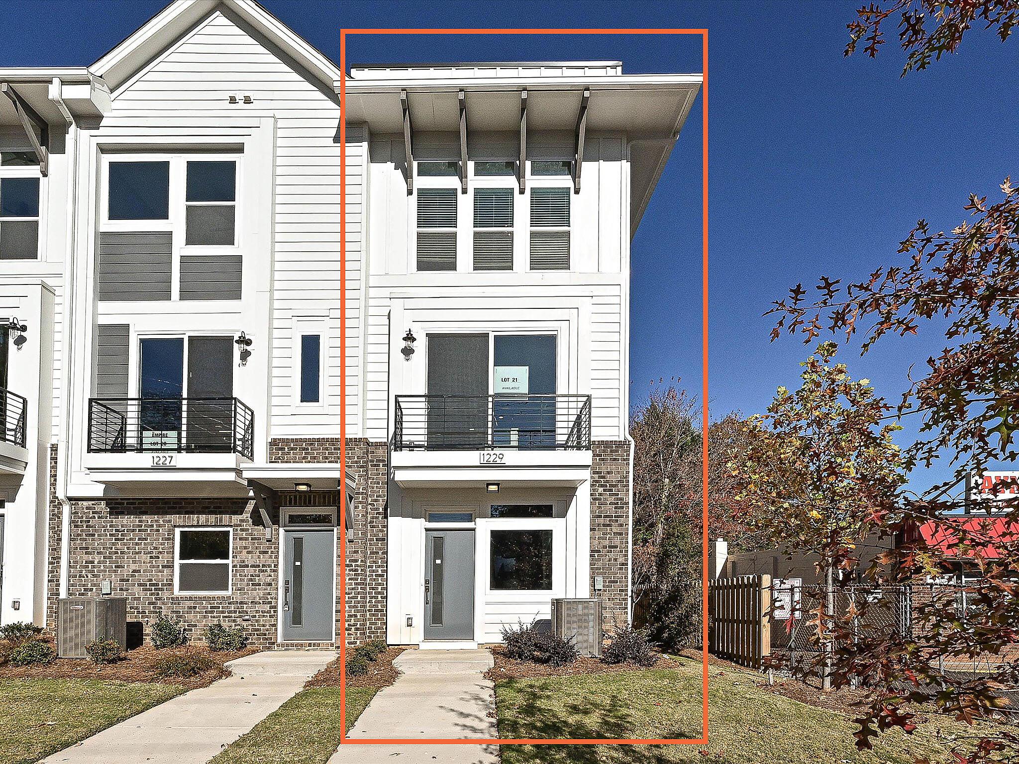 car_csw0421_111825-vt-01-1229-e-34th-st-1