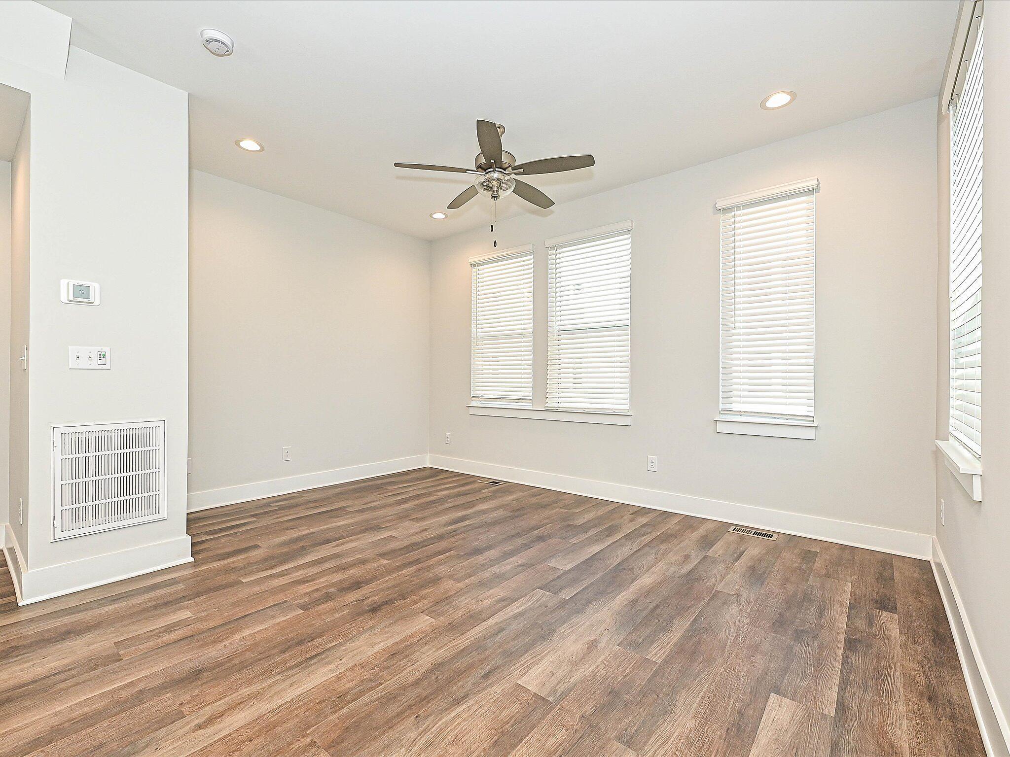 car_csw0421_111825-vt-11-living-room-1