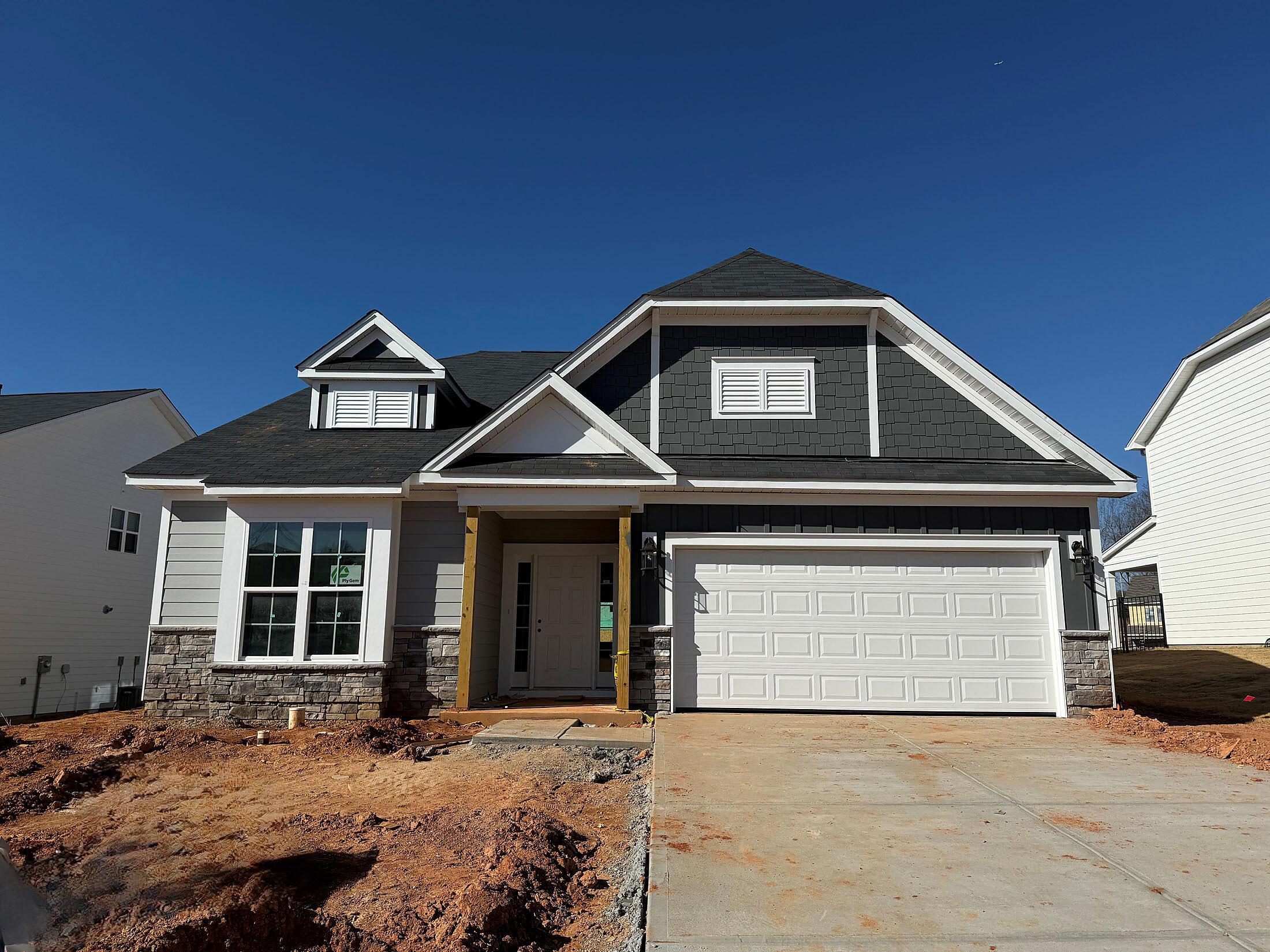 car_cwo0071_010826-exterior-front-1