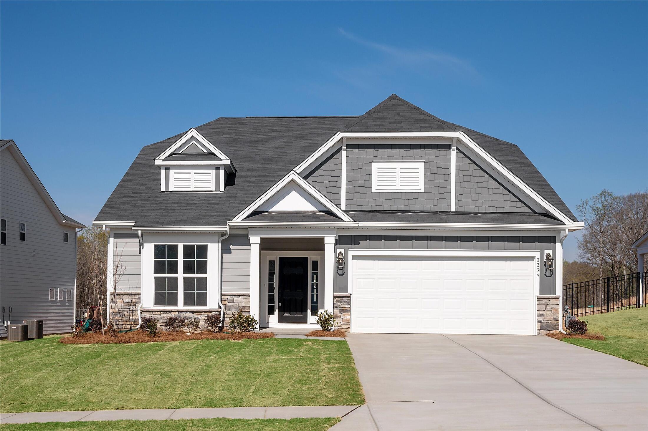 car_cwo0071_032426-02-front-of-home-10