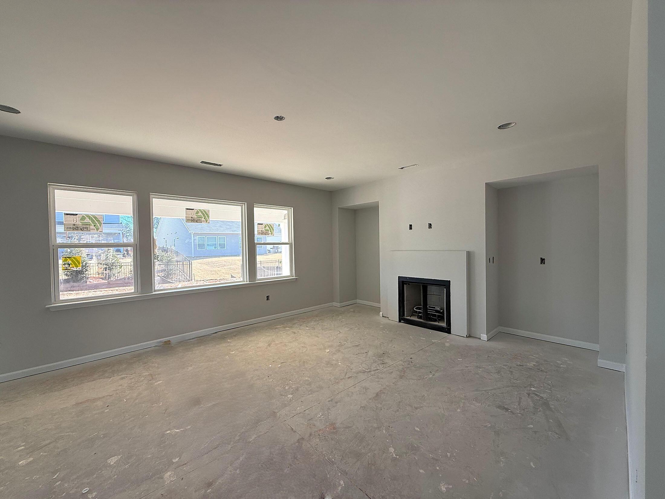 car_cwo102_010826-family-room-1-1