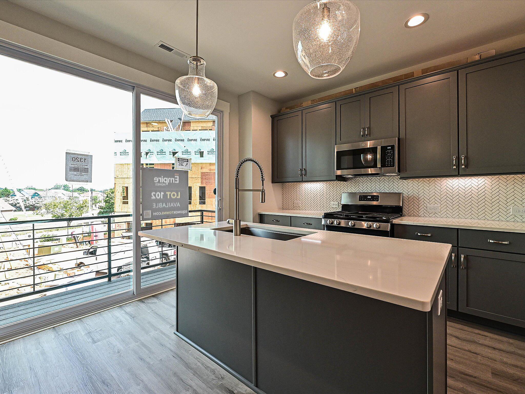 car_eqx0102-082025-vt-08-kitchen-1