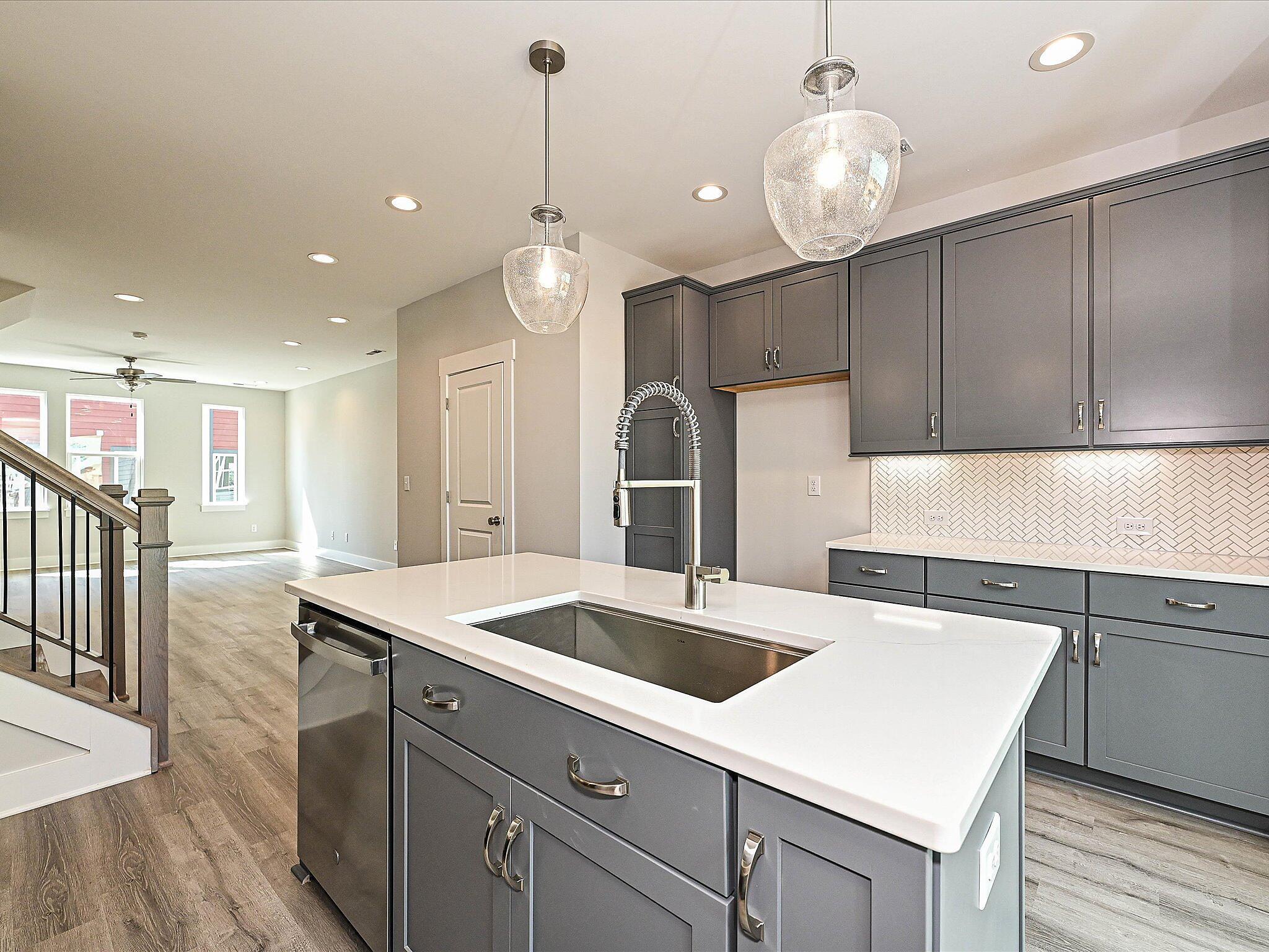 car_eqx0102-082025-vt-10-kitchen-1