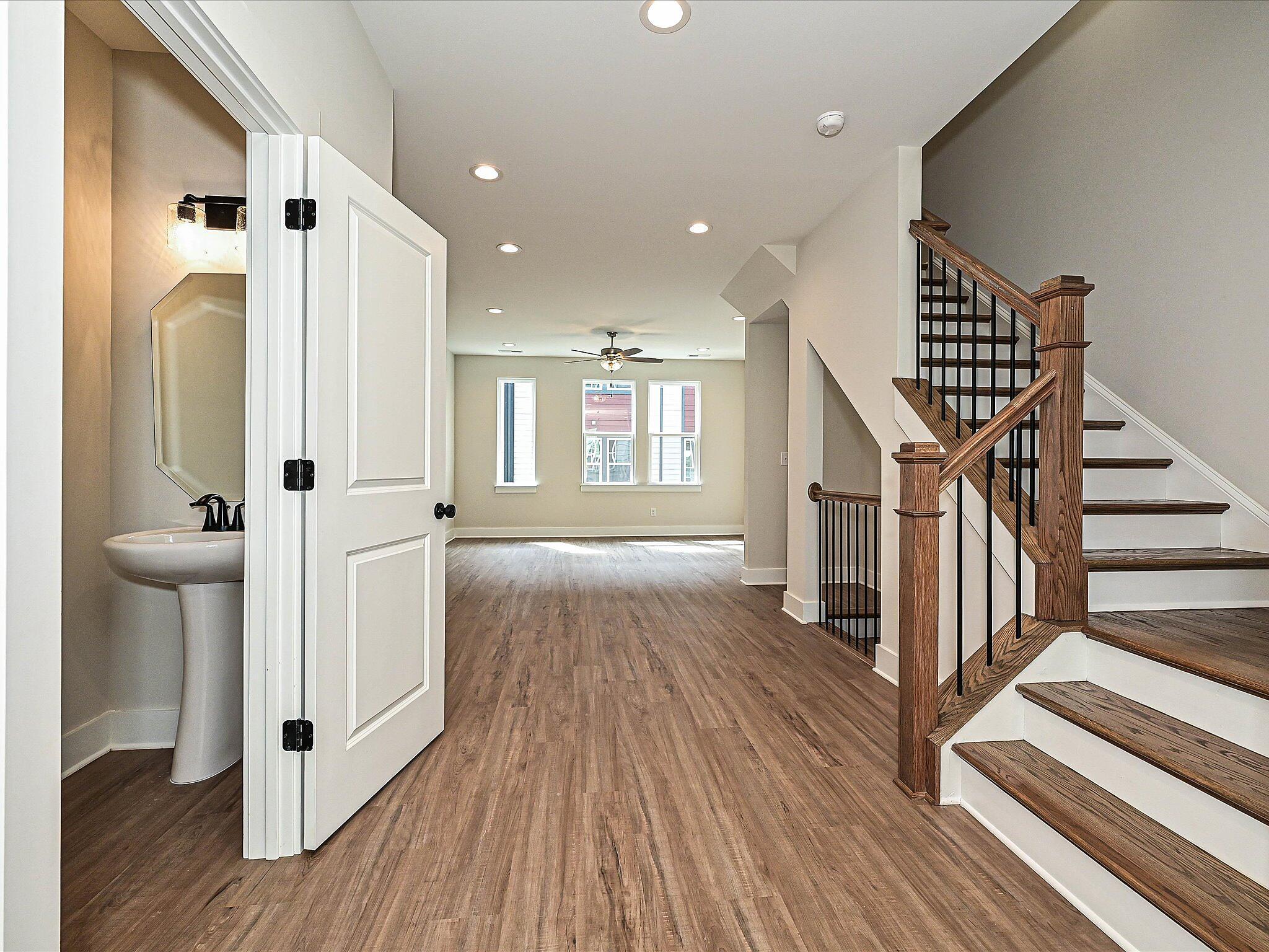 car_eqx0103-082025-vt-10-powder-room-1