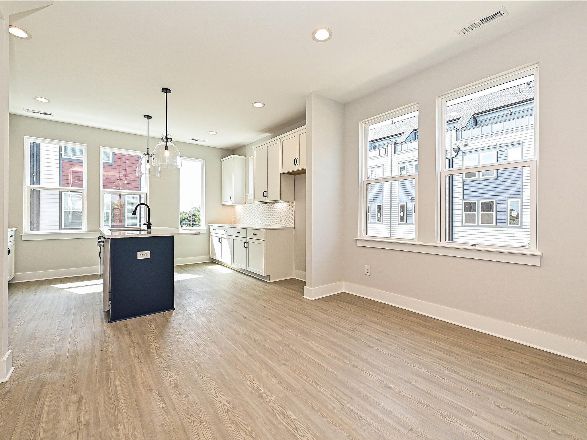 car_eqx0105-082025-vt-09-kitchen-dining-1
