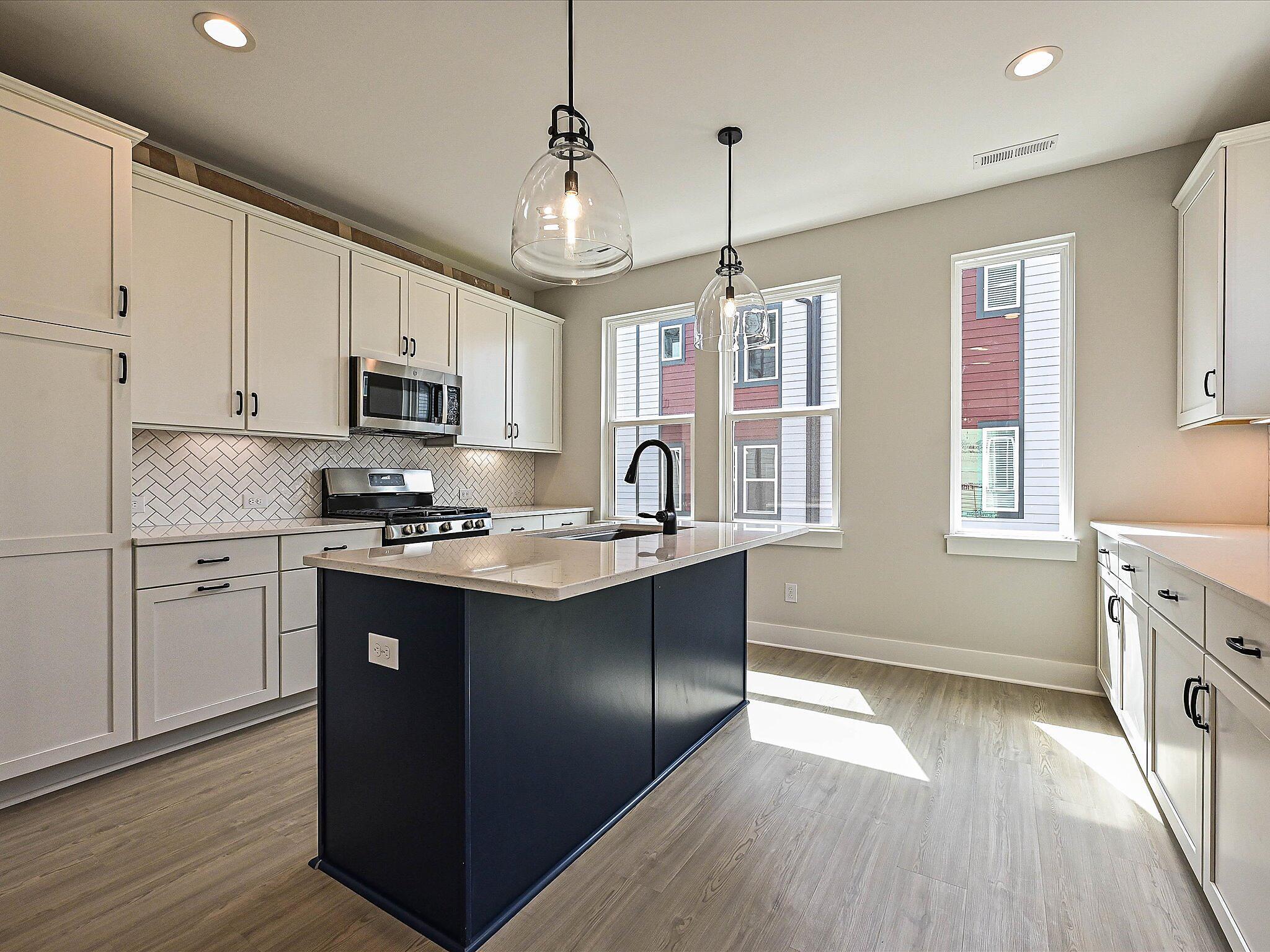 car_eqx0105-082025-vt-11-kitchen-1