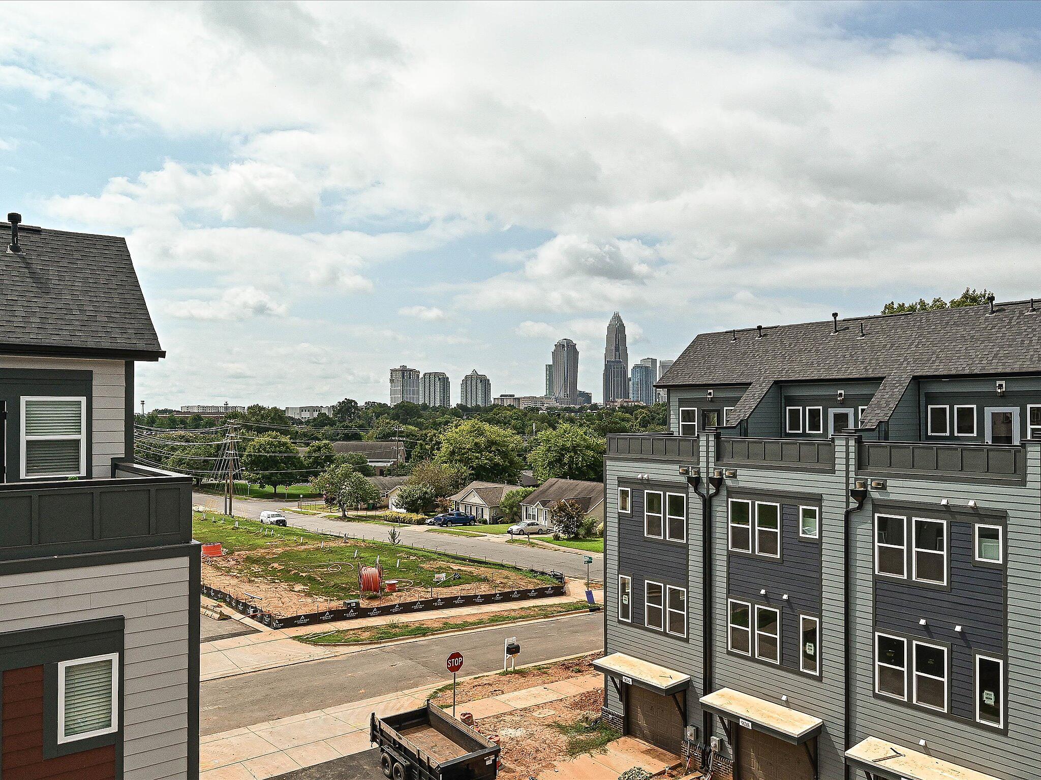 car_eqx0105-082025-vt-29-rooftop-terrace-view-1