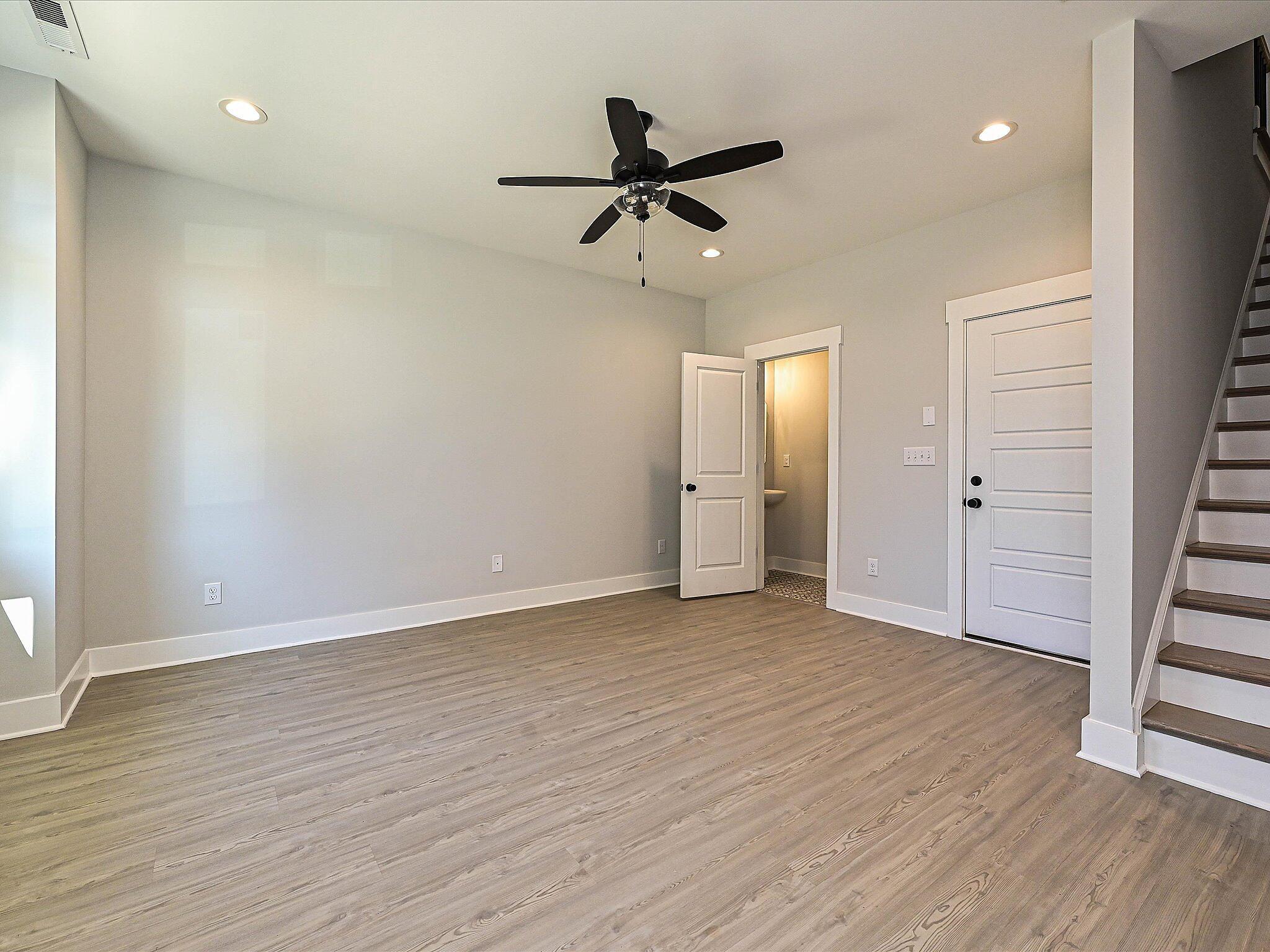 car_eqx1664-111225-vt-03-flex-room-1