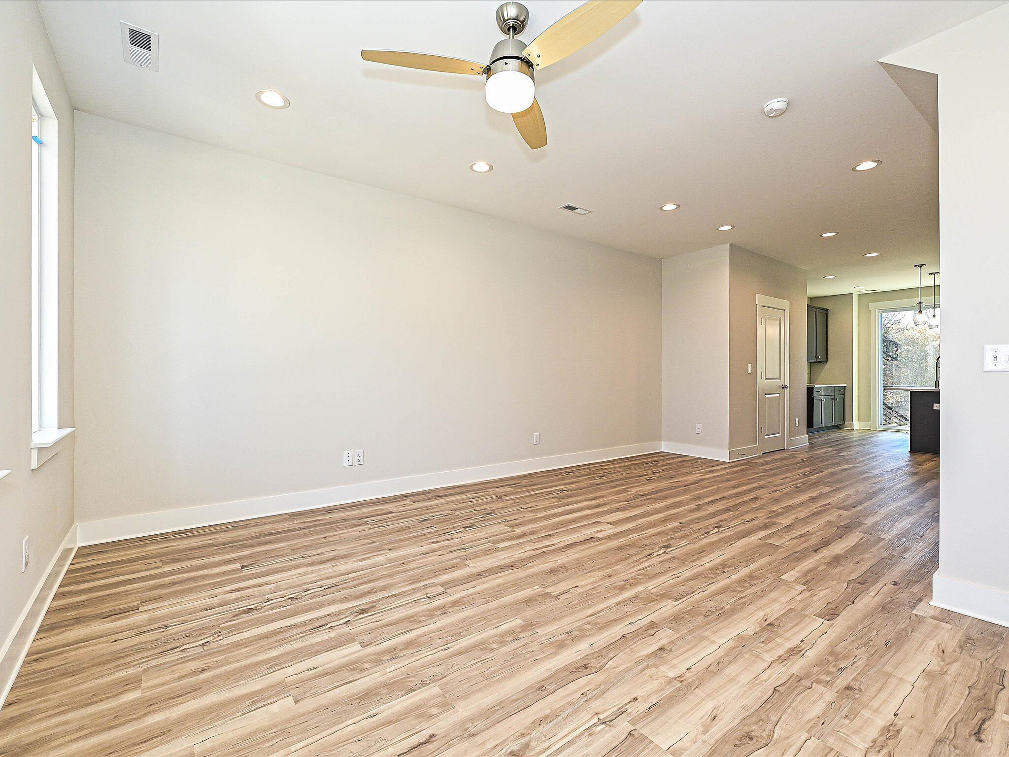 car_eqx1666-111225-vt-05-living-dining