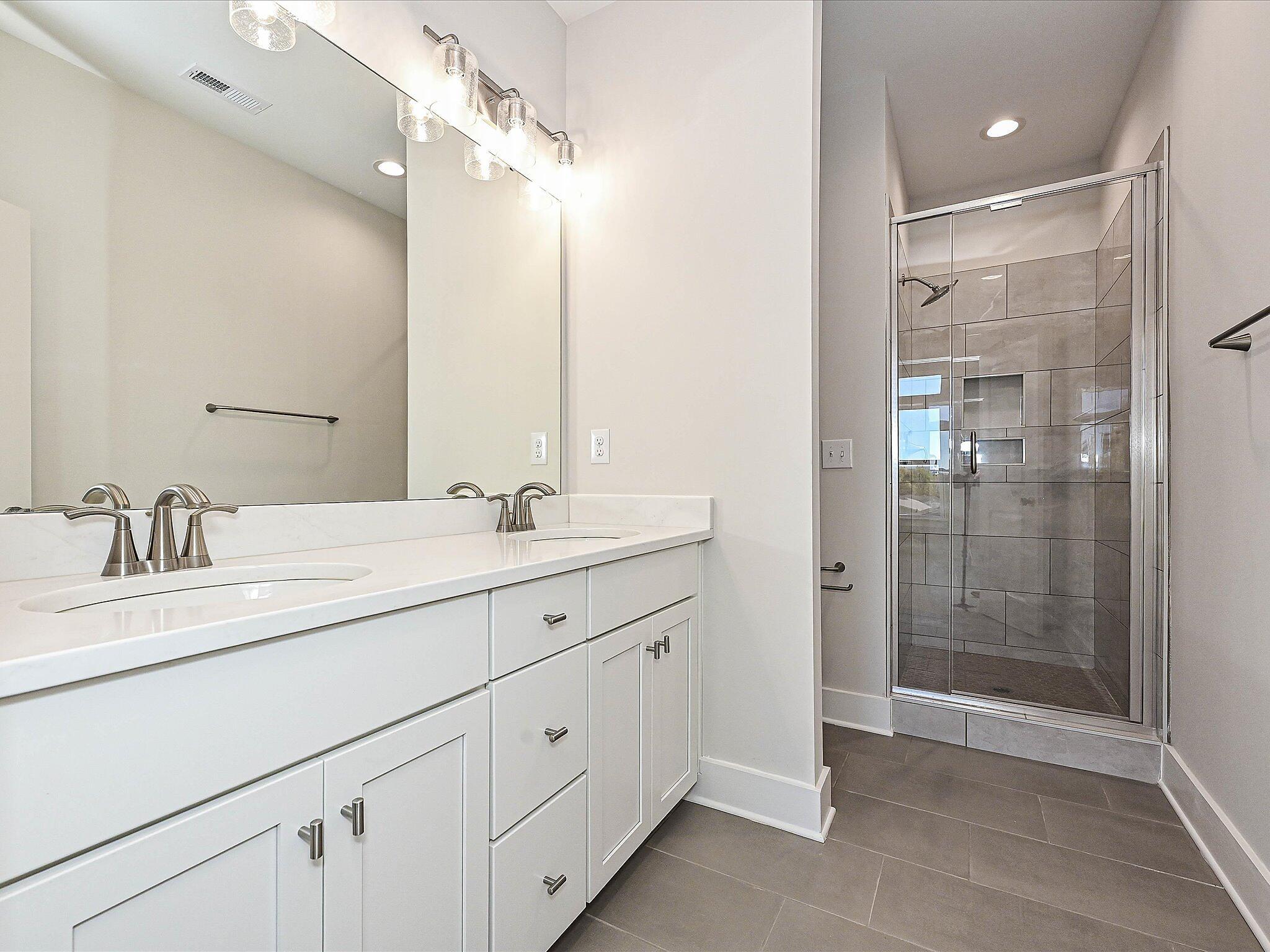 car_eqx1666-111225-vt-20-primary-bathroom-1