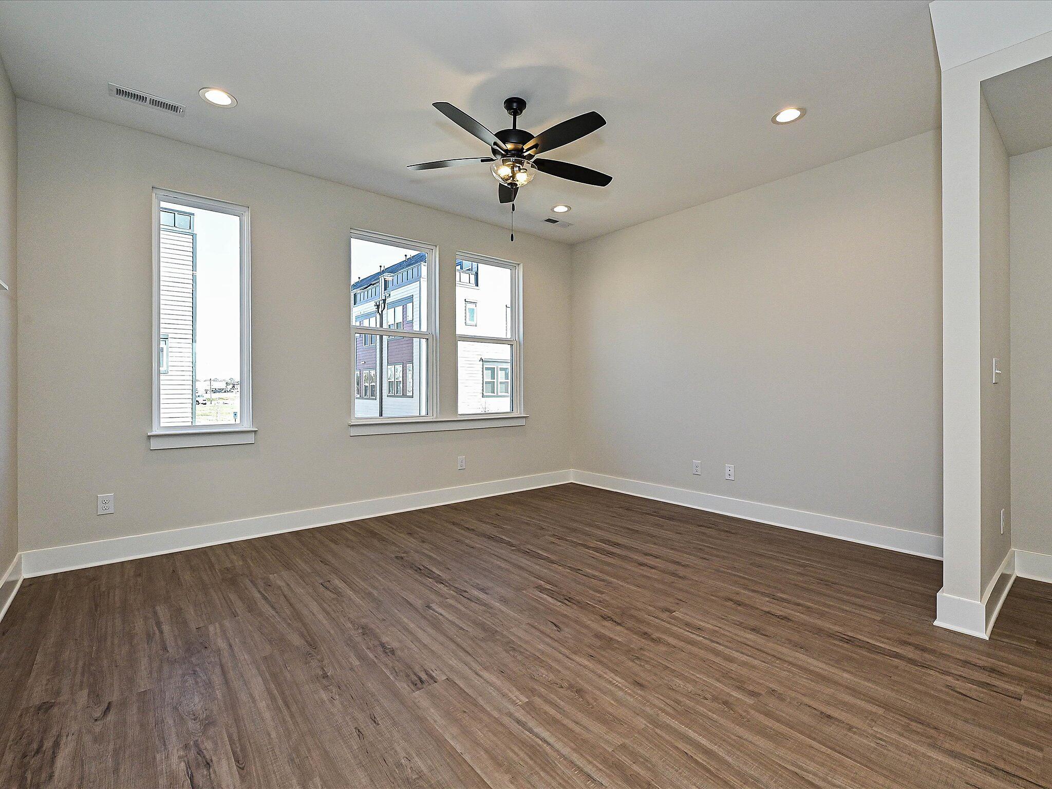 car_eqx1667-111225-vt-16-living-room