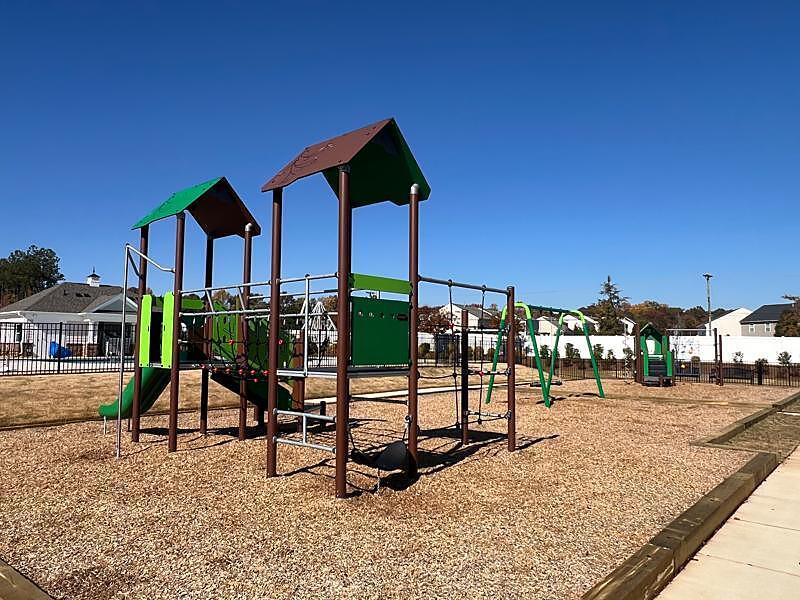 m-16a302f5b7f36297-webimage-camber-woods-tot-lot-2