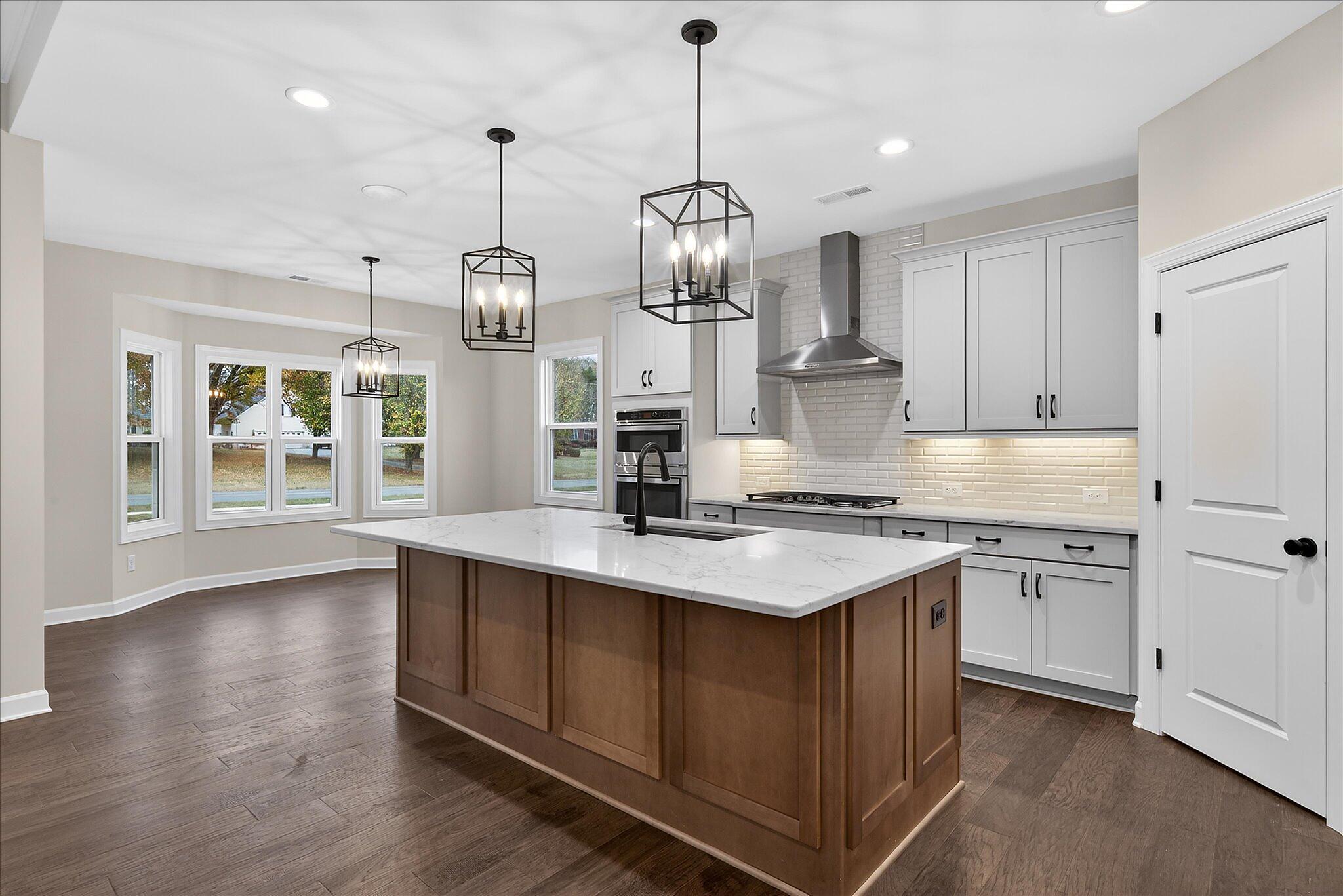 oak0035-4-kitchen-1