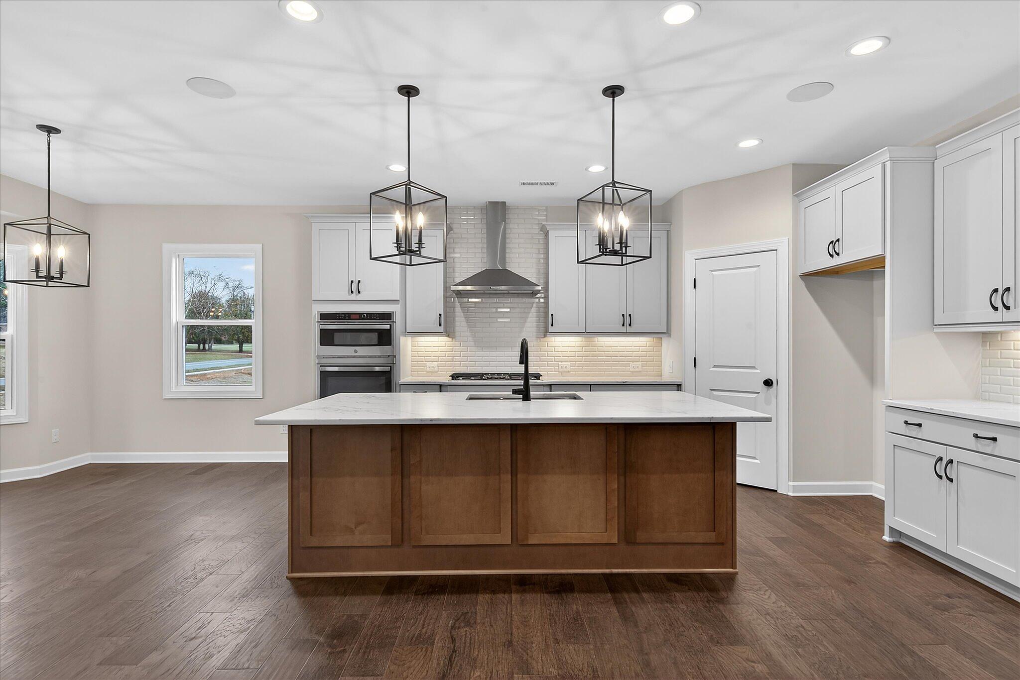 oak0035-5-kitchen-1