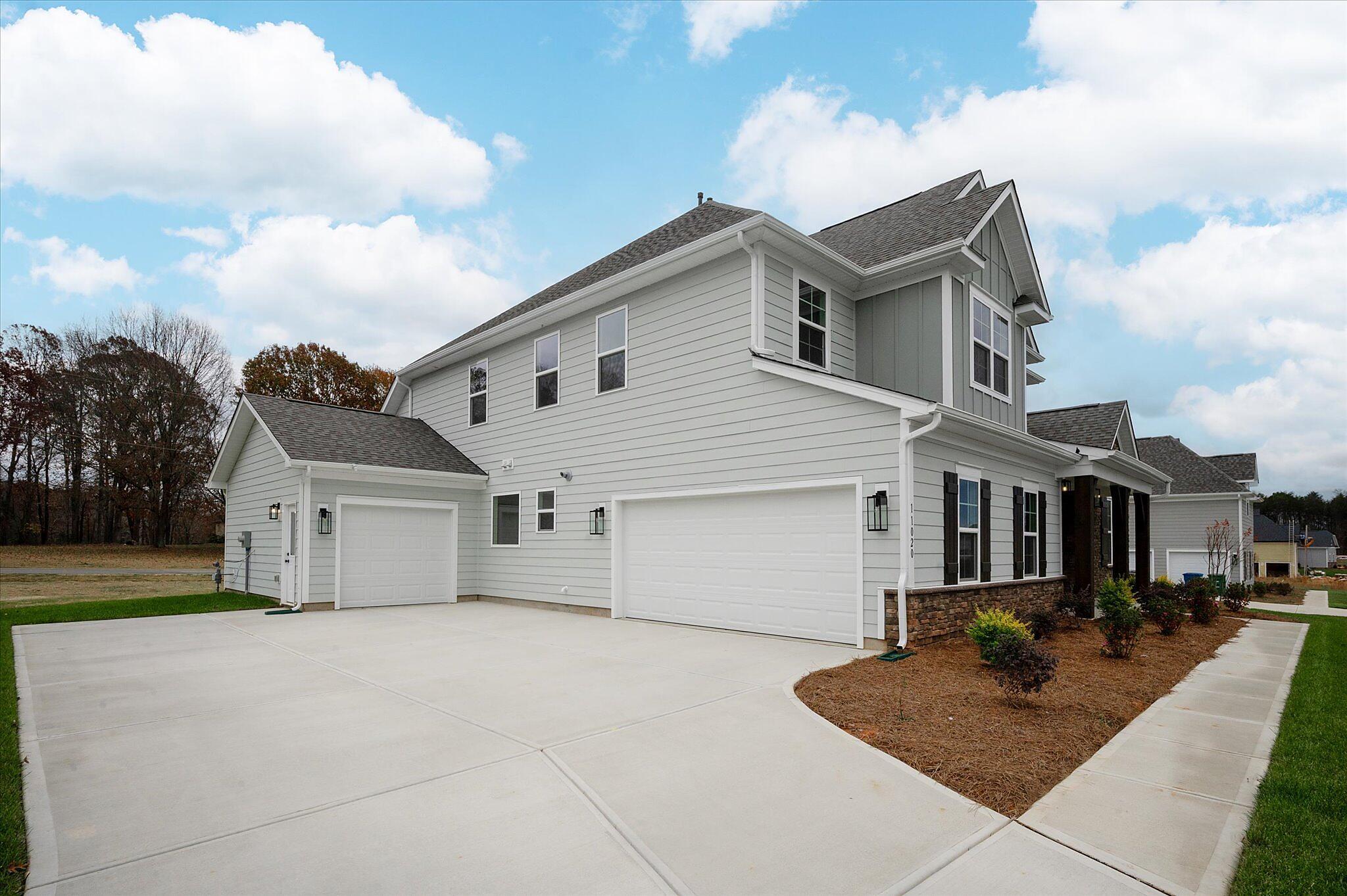 oak0035-6-garage-side-of-home-1