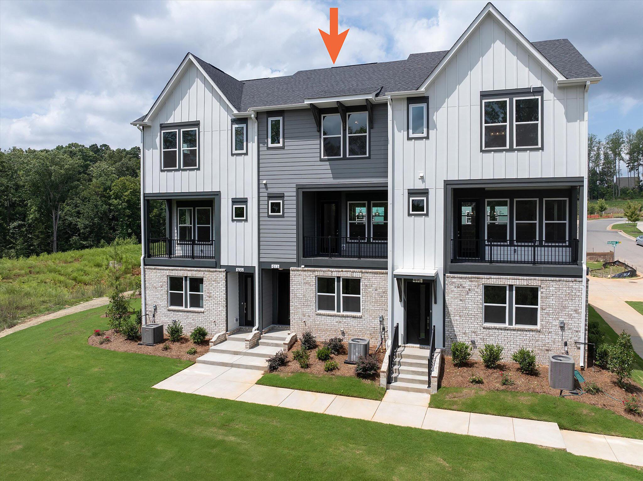 car-brx0052-081125-vt-03-front-of-home