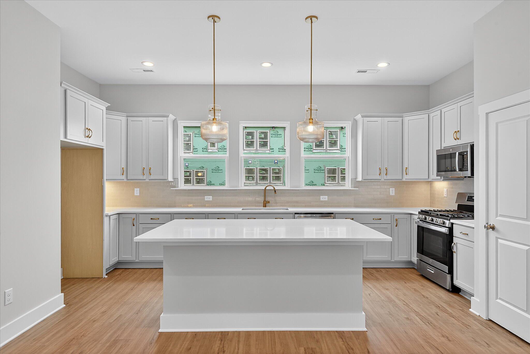 car-brx0052-081125-vt-13-kitchen