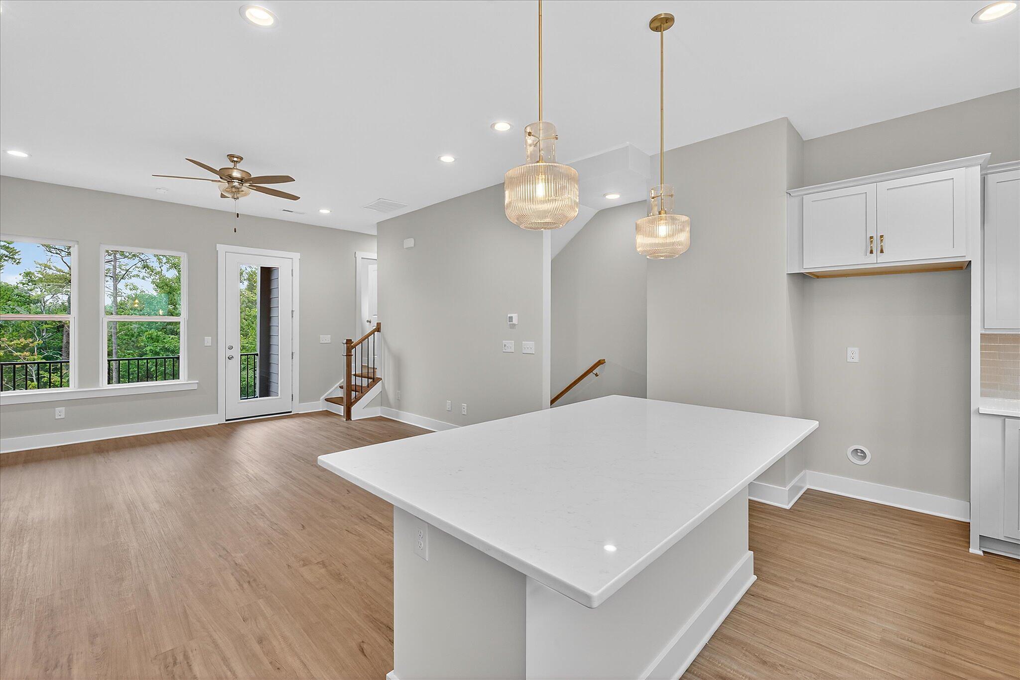 car-brx0052-081125-vt-17-kitchen