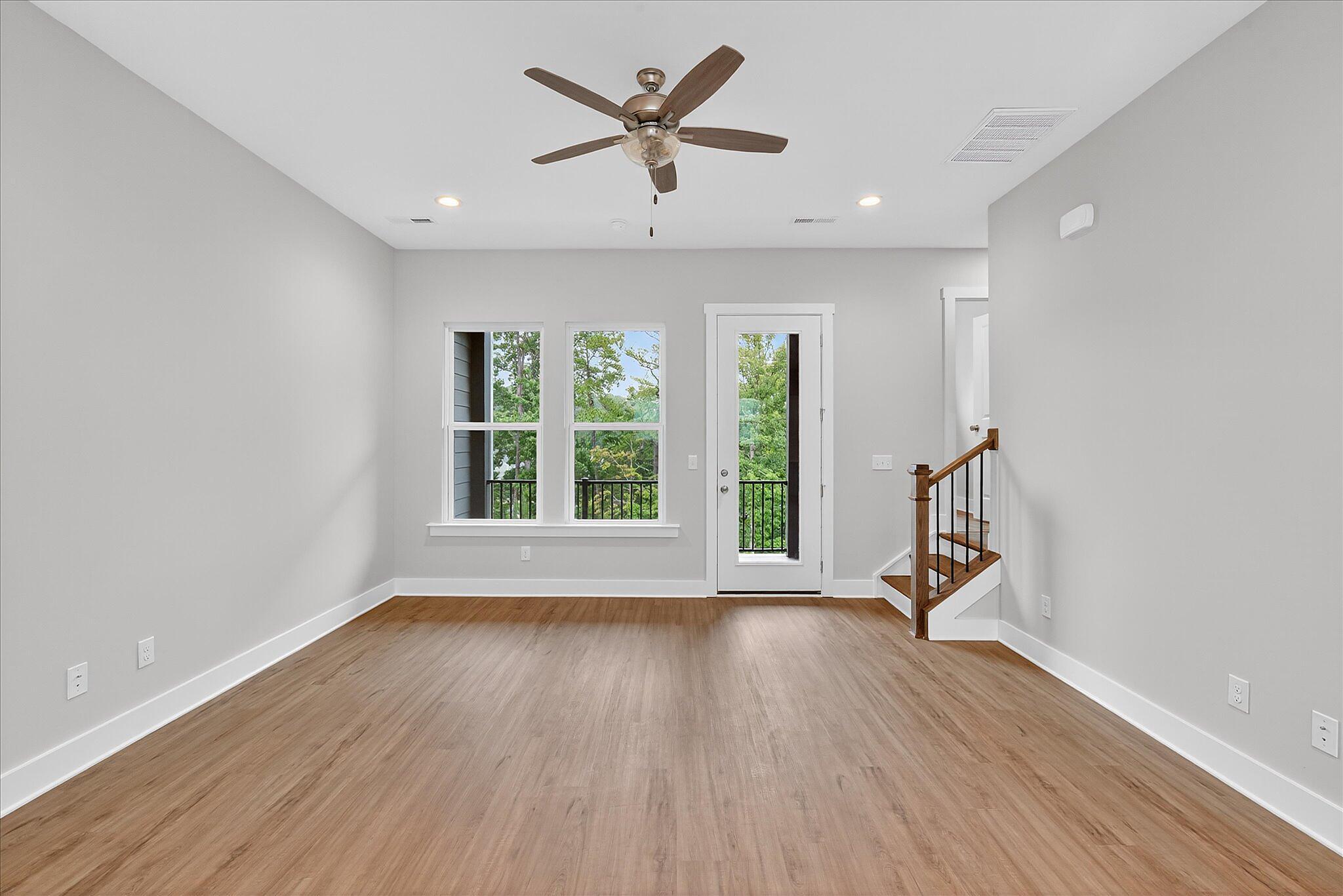 car-brx0052-081125-vt-20-living-room