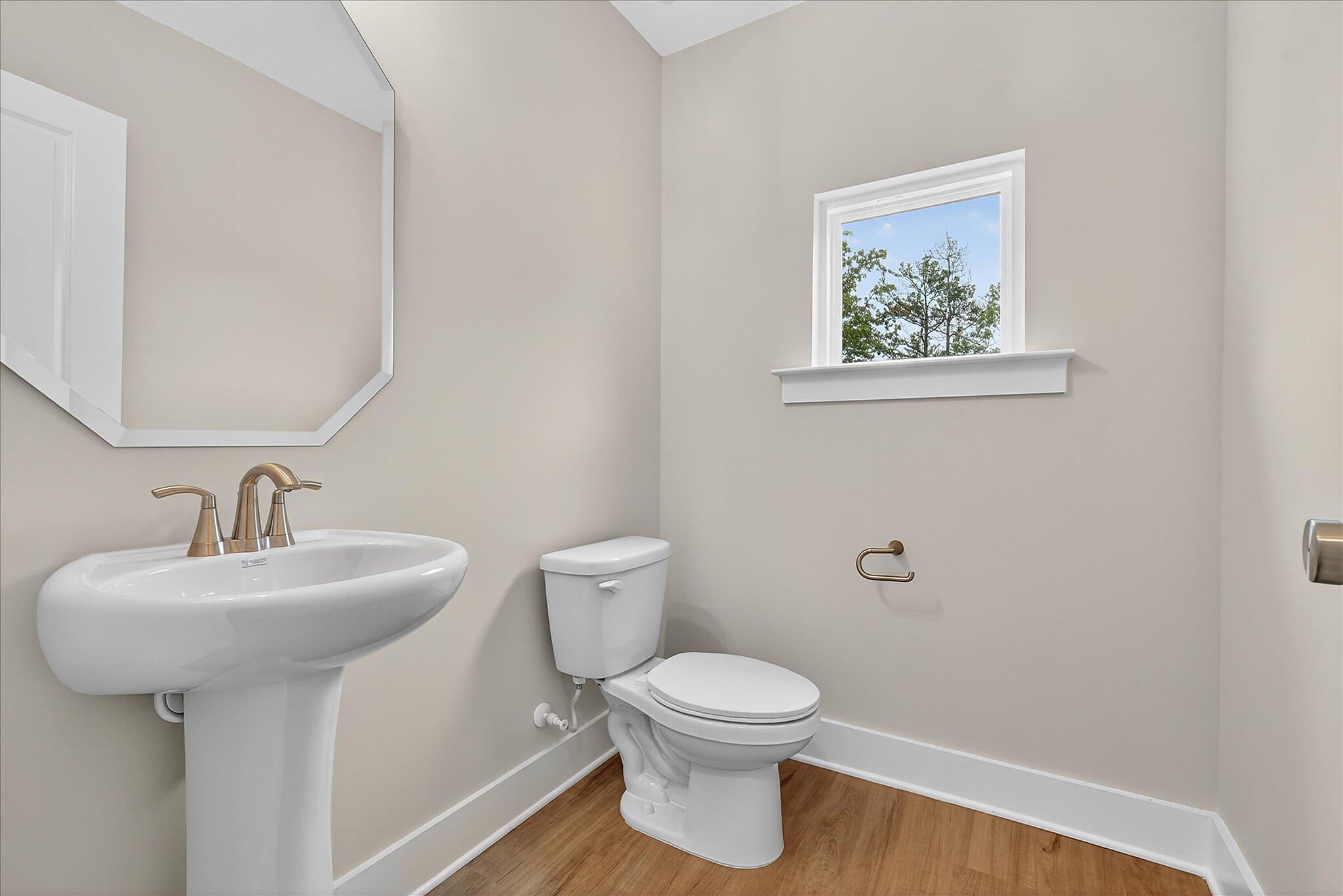 car-brx0052-081125-vt-29-powder-room