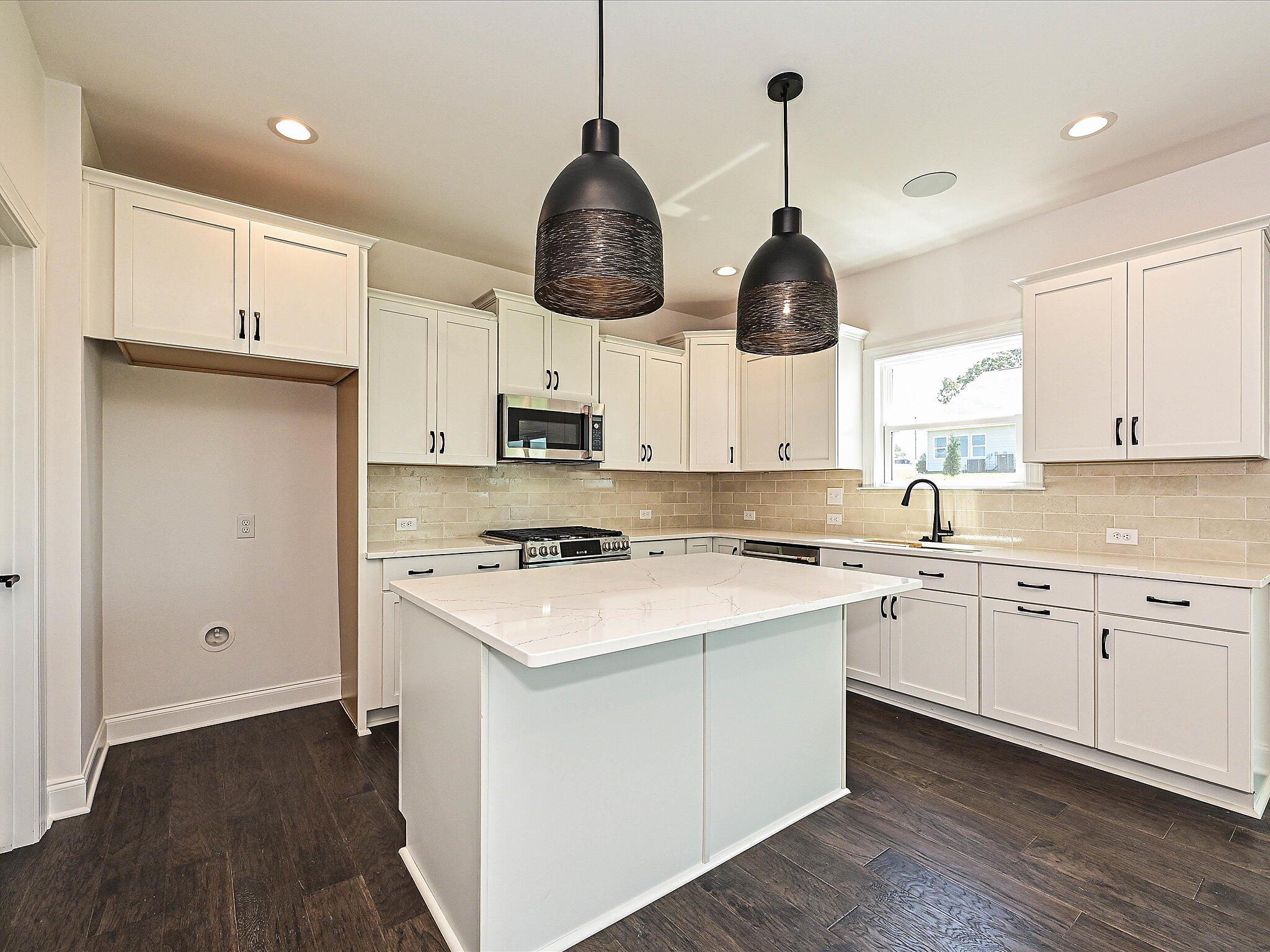 car-haf0042-062725-11-kitchen