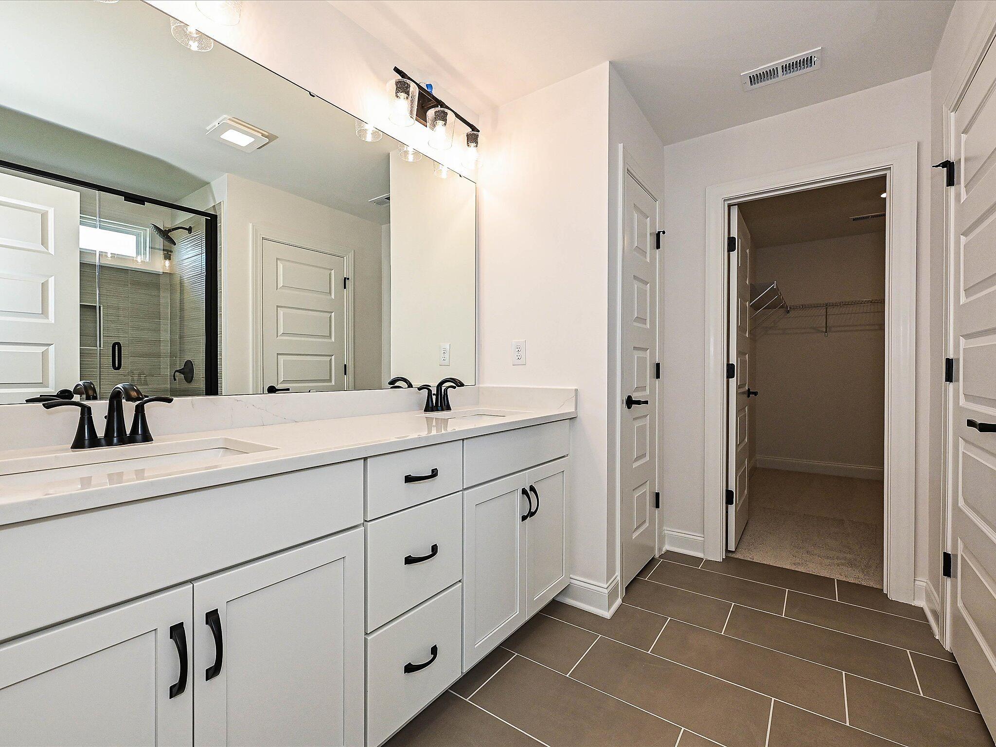 car-haf0042-062725-23-primary-bathroom