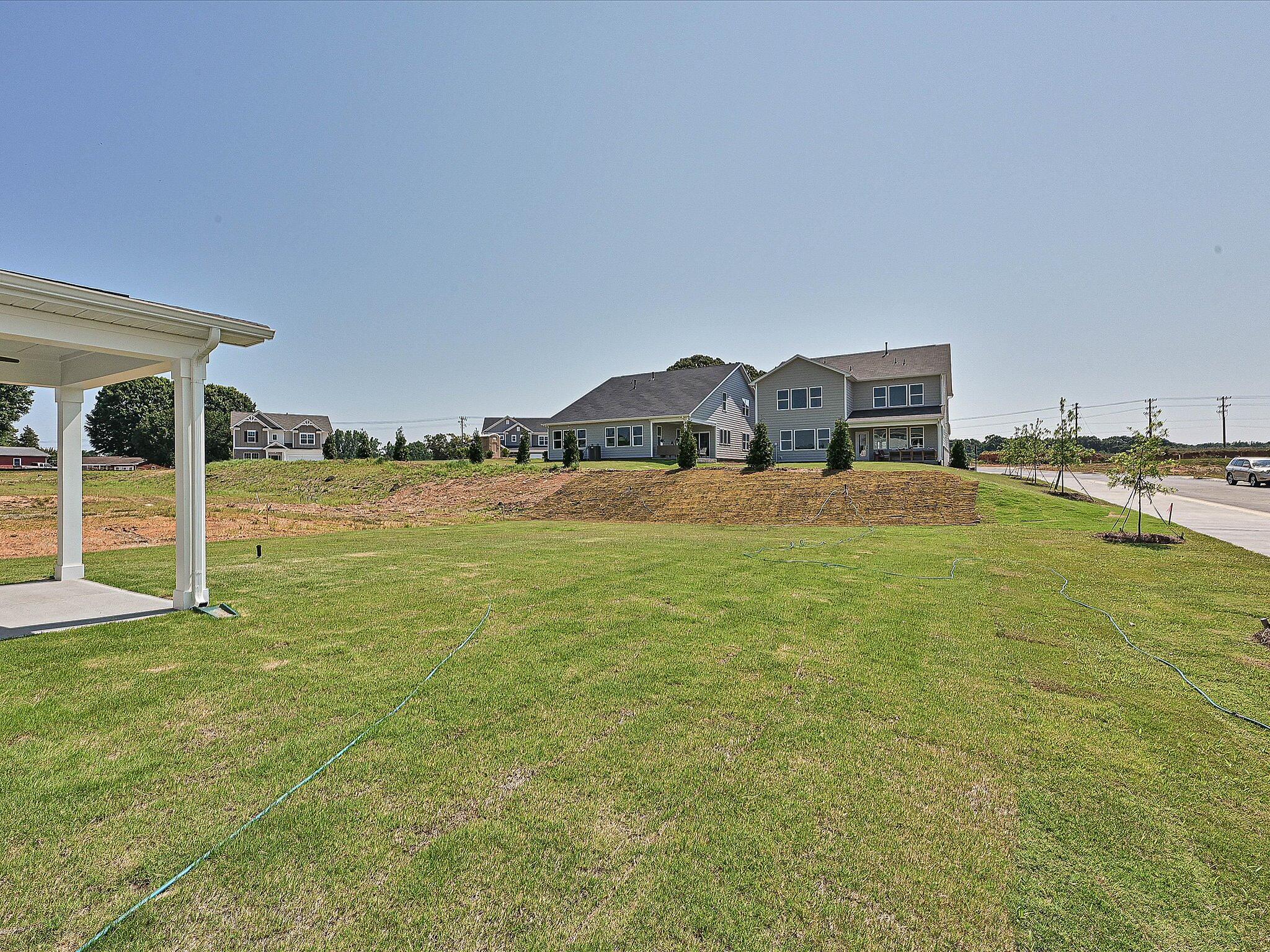 car-haf0042-062725-33-backyard