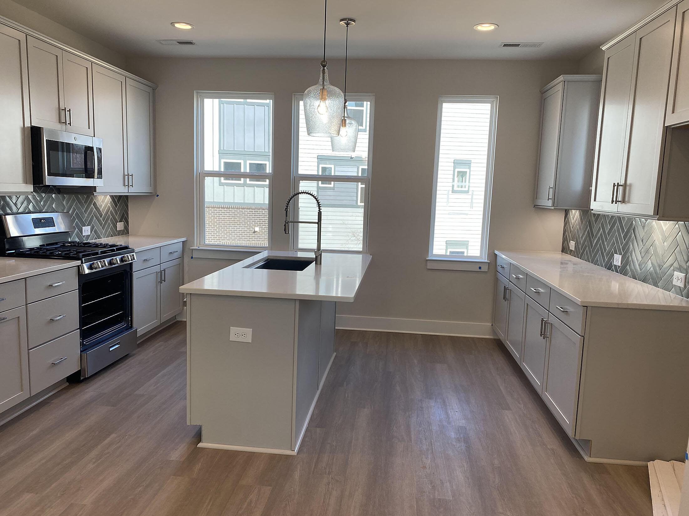 car_eqx1768_021126-kitchen_a