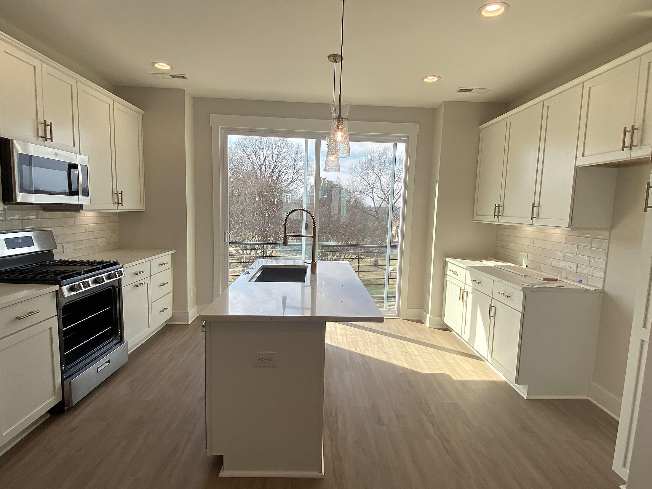 car_eqx1769_021126-kitchen_a