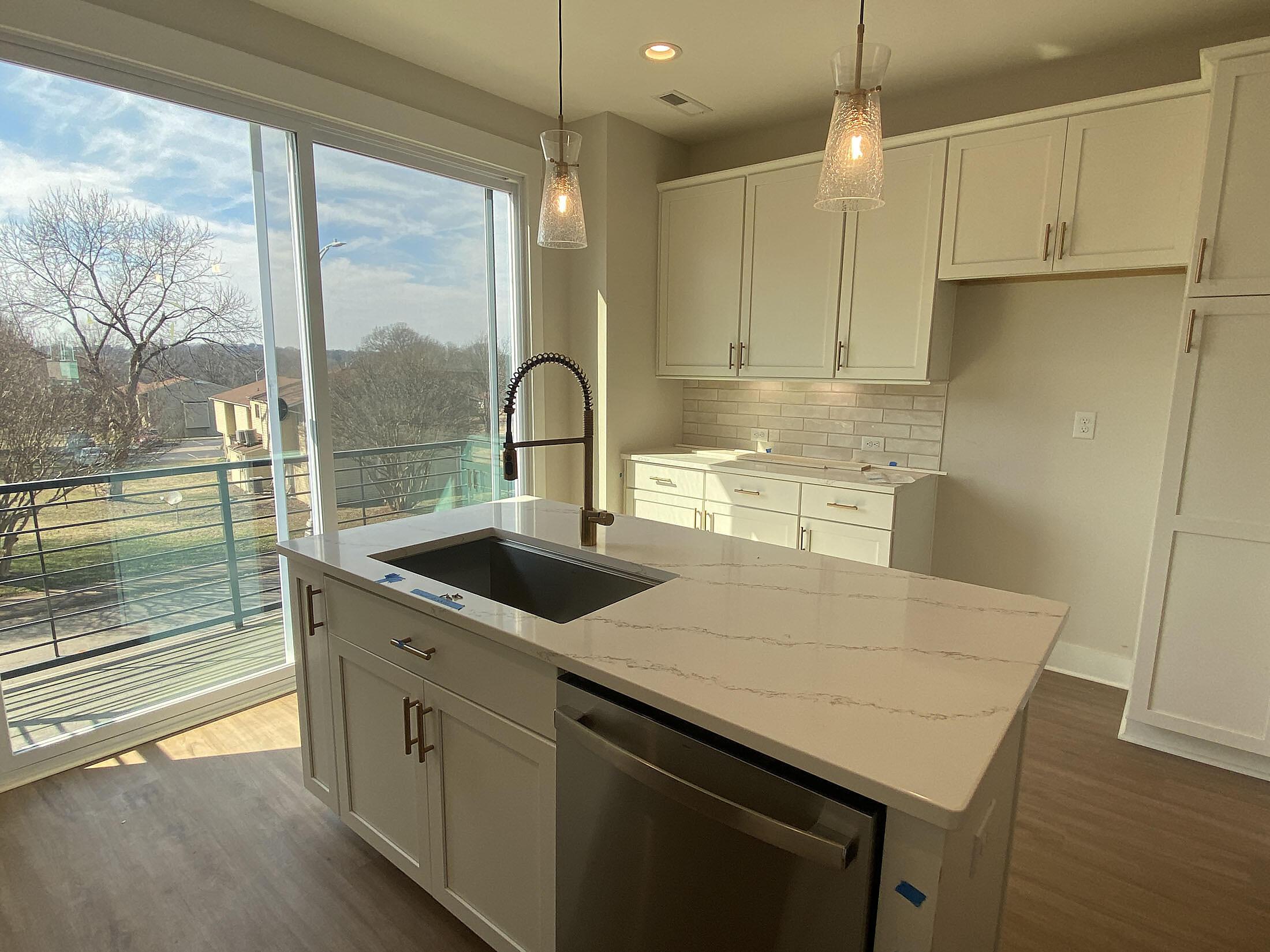 car_eqx1769_021126-kitchen_c
