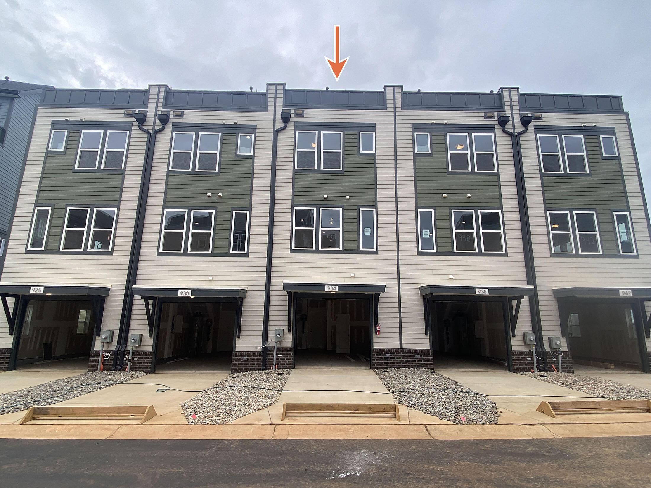 car_eqx1770_021126-back-exterior_b