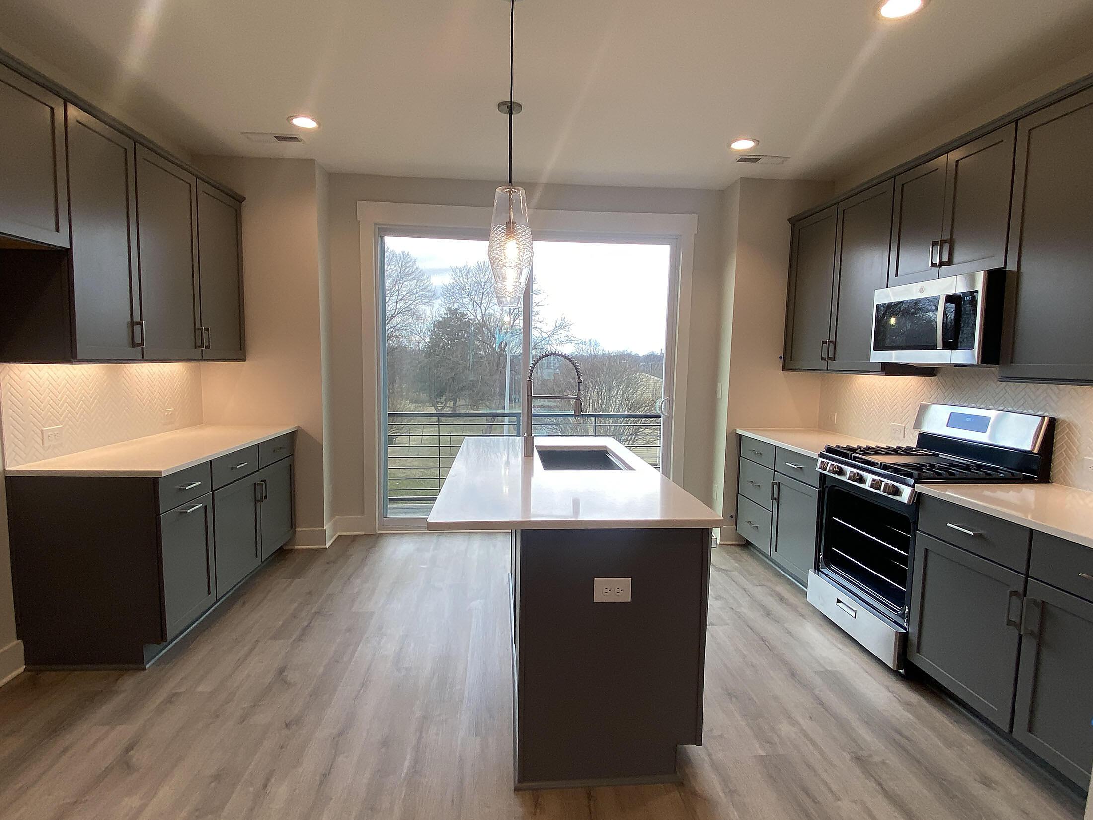 car_eqx1771_021126-kitchen_a