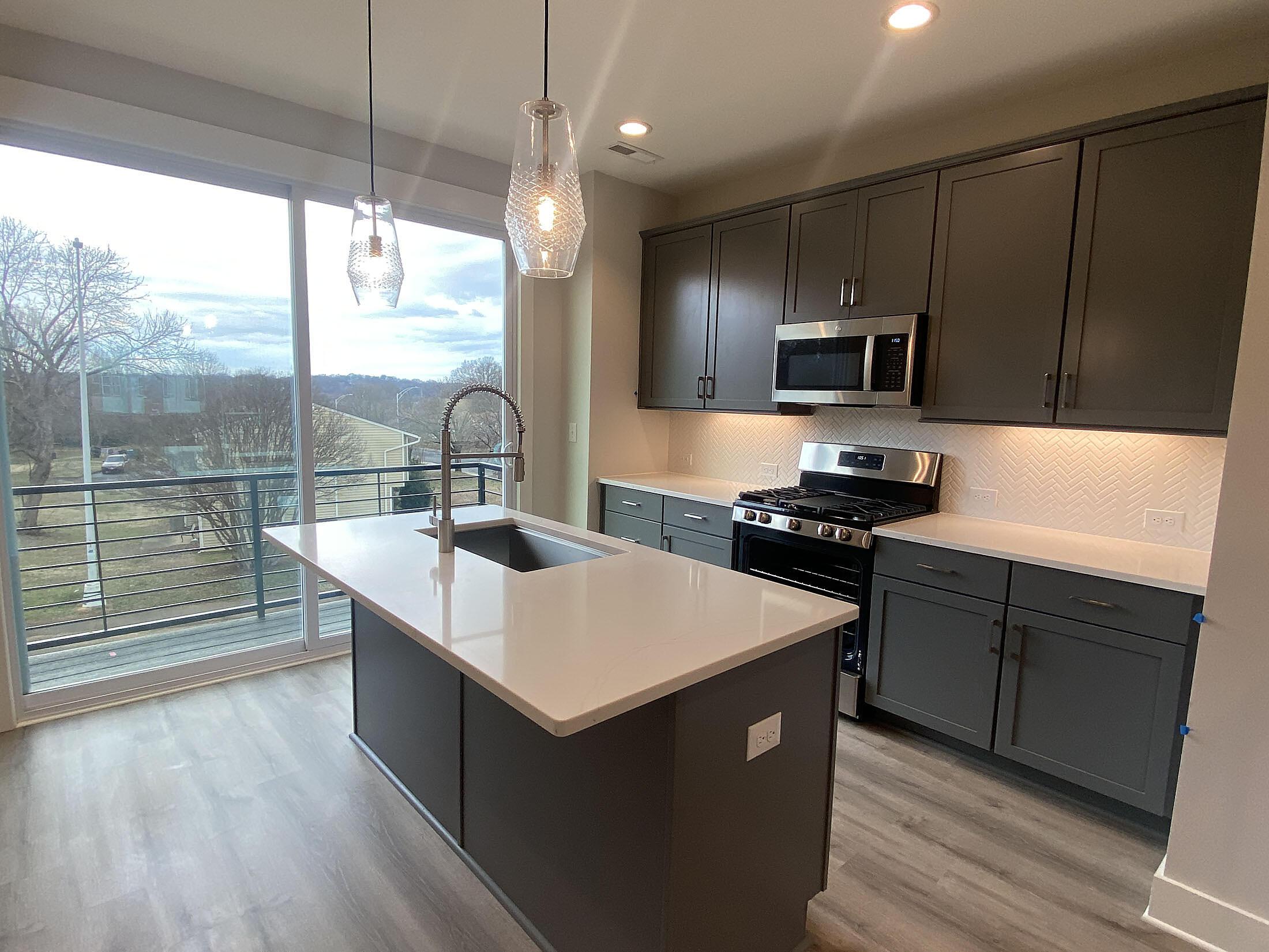 car_eqx1771_021126-kitchen_b