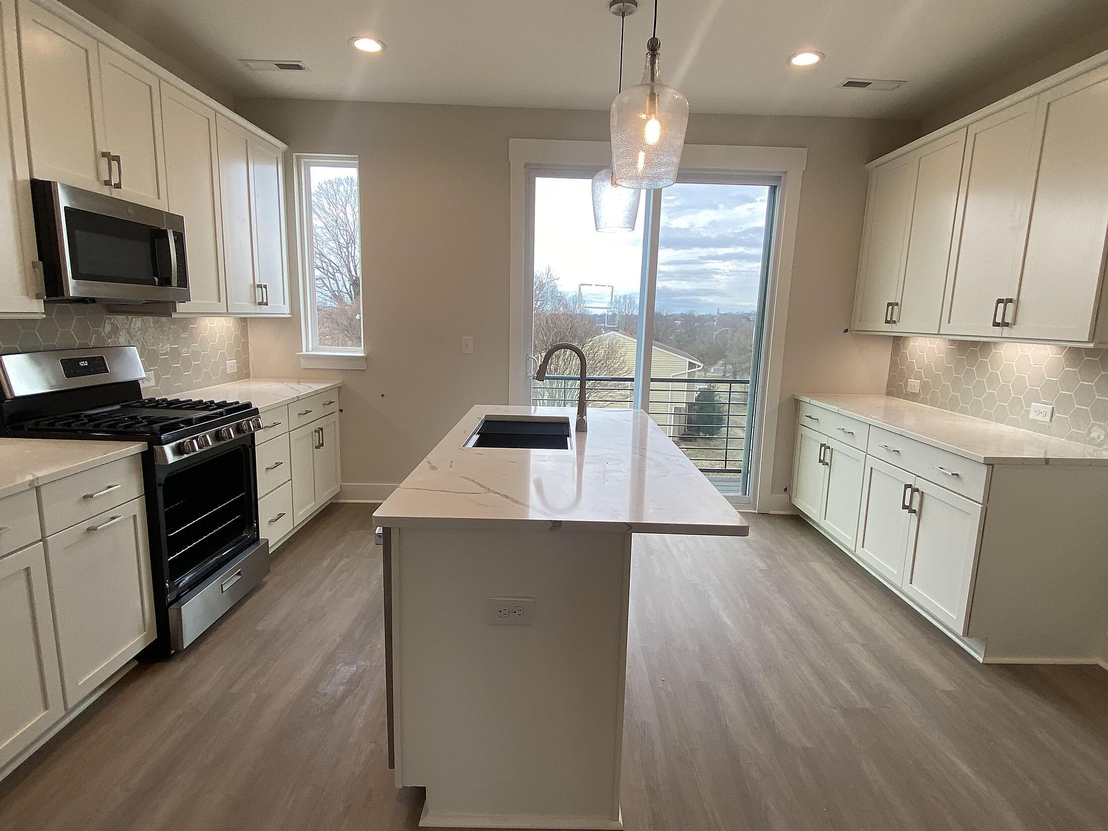 car_eqx1772_021126-kitchen_a