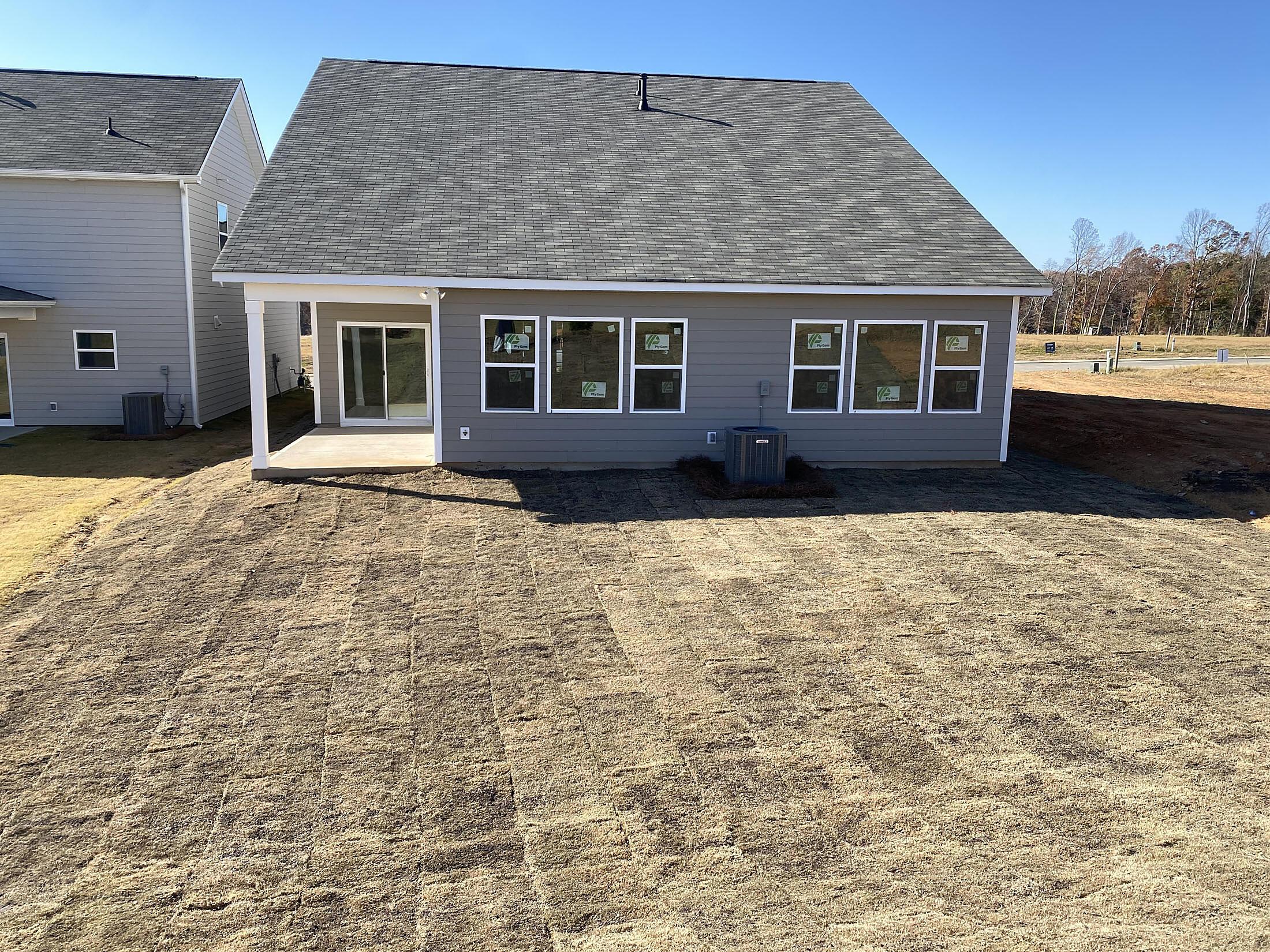 car_haf0041_111225-backyard